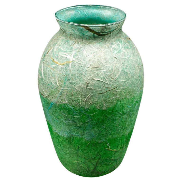 Kleines Contemporary Posy Jar, Englisch, Kunstglas, Baluster Urne, Blumenvase im Angebot bei 1stDibs Deutschland