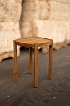 Tavolino contemporaneo in rovere bianco con dettagli in bronzo