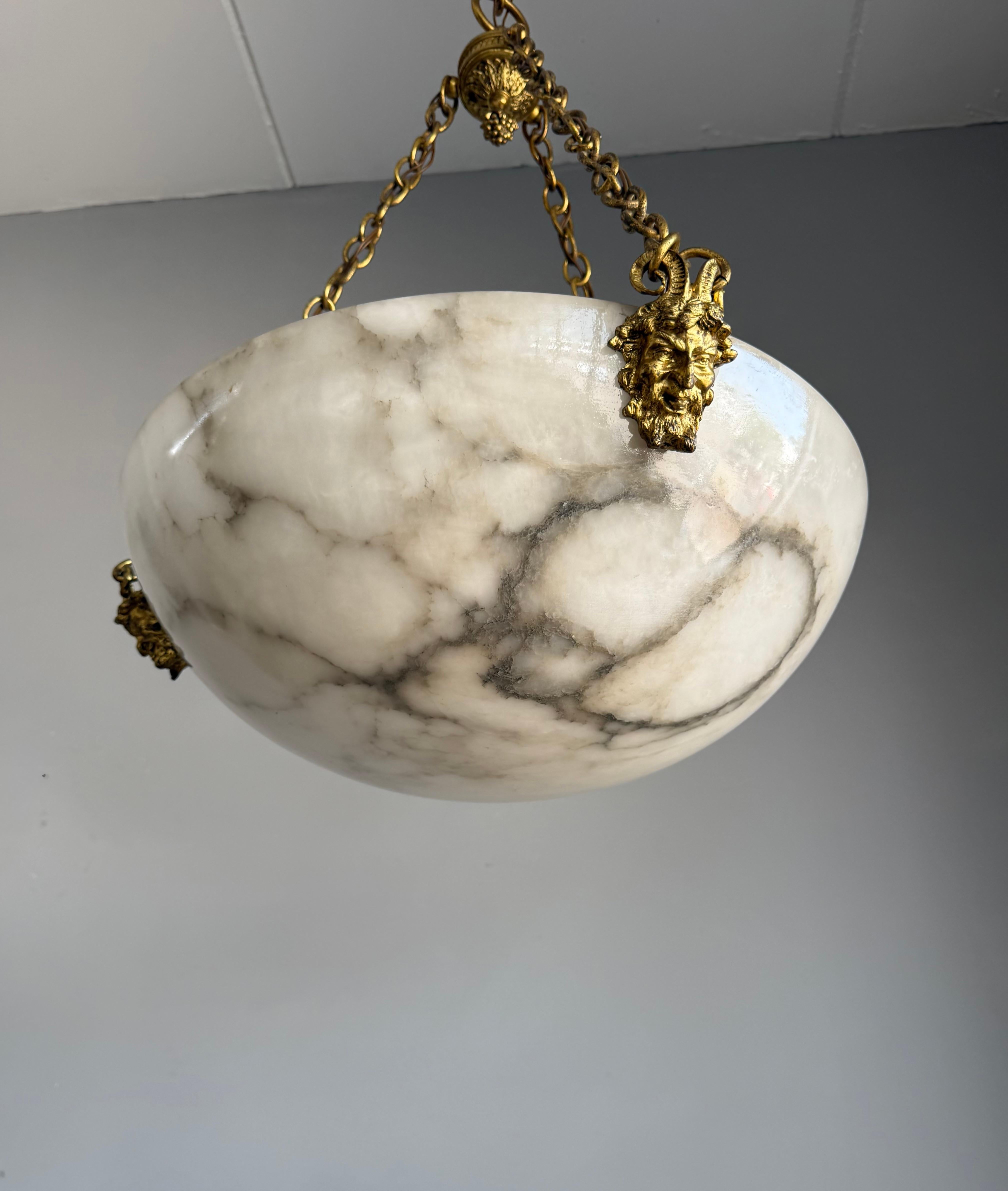 Coolest Ever Antique White & Black Alabaster Pendant Light w. Satyr Sculptures im Zustand „Gut“ im Angebot in Lisse, NL
