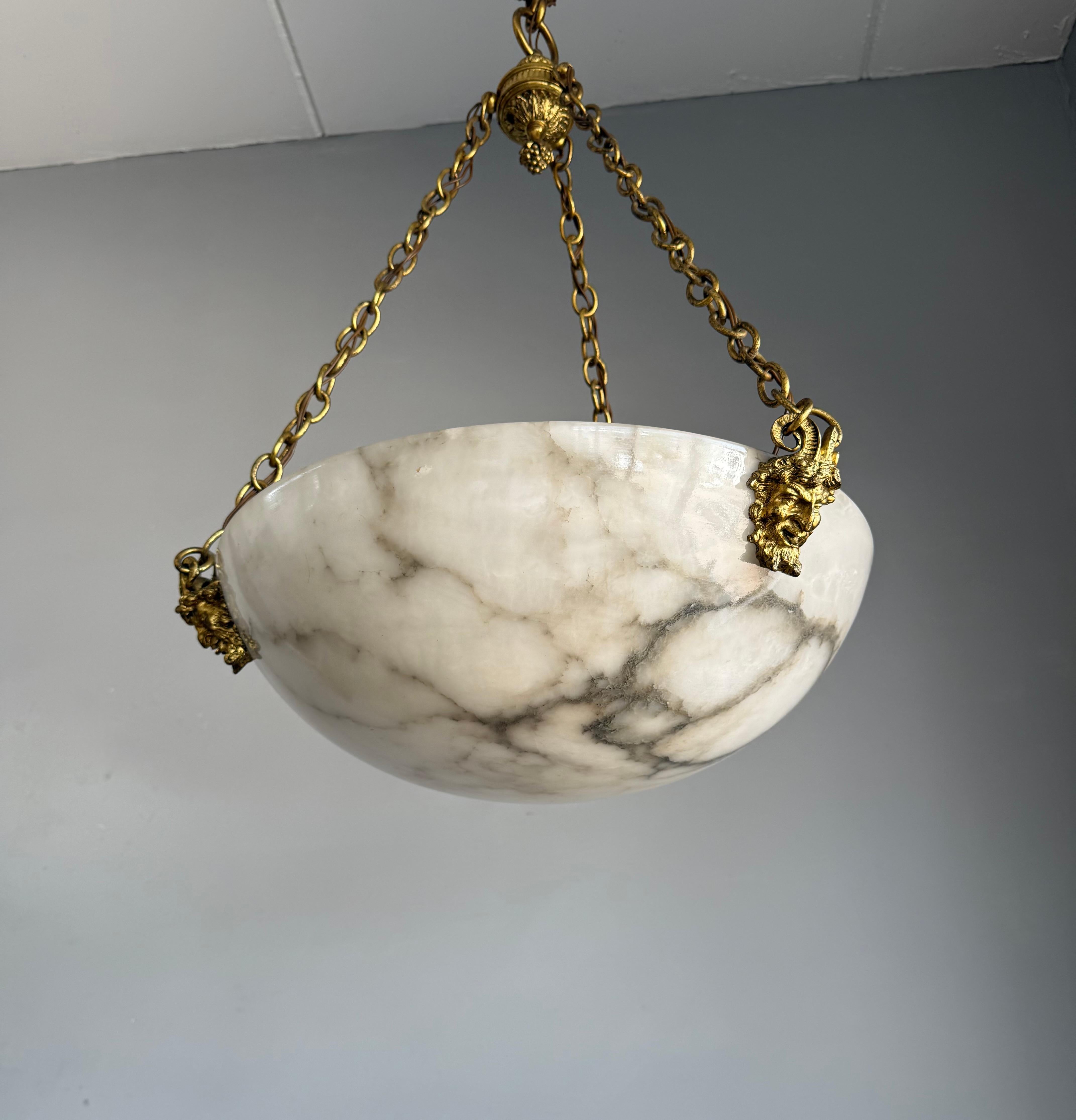 Coolest Ever Antique White & Black Alabaster Pendant Light w. Satyr Sculptures (20. Jahrhundert) im Angebot
