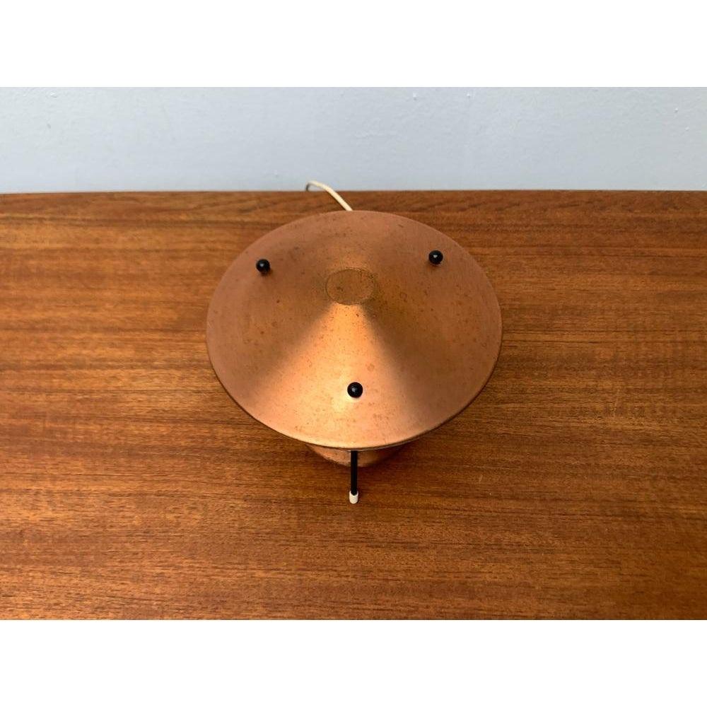 Petite lampe de table tripode en cuivre, années 1950 en vente 5