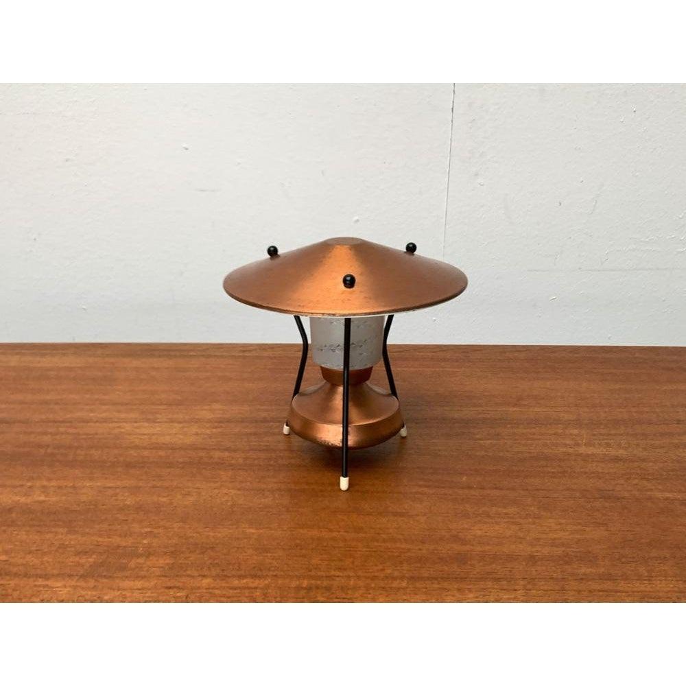 Métal Petite lampe de table tripode en cuivre, années 1950 en vente