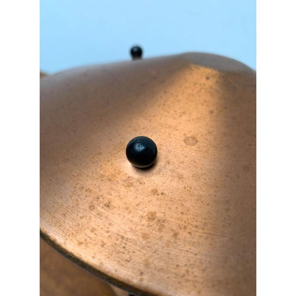 Petite lampe de table tripode en cuivre, années 1950 en vente 2