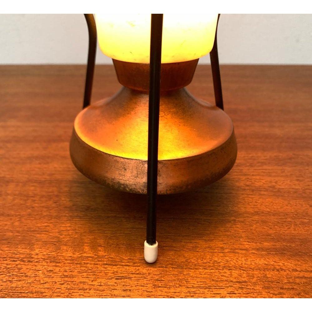 Petite lampe de table tripode en cuivre, années 1950 en vente 3