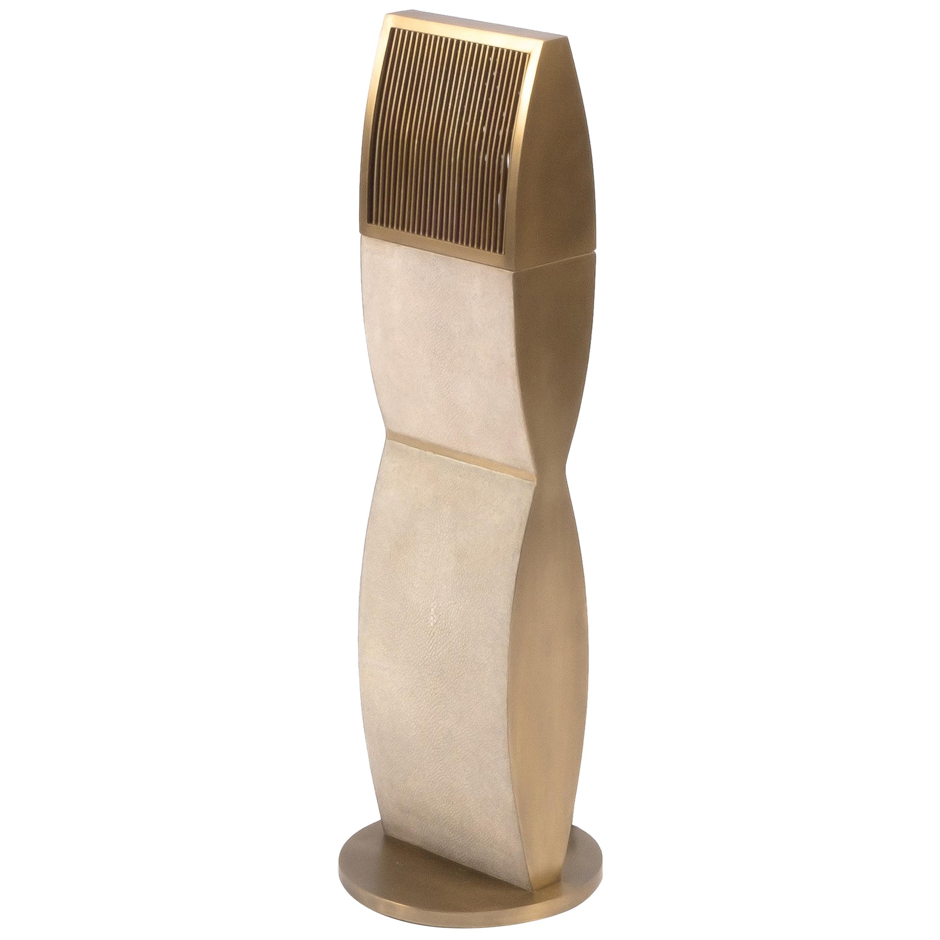 Pequeña lámpara de pie de hélice de piel de zapa crema y latón patinado by Kifu Paris