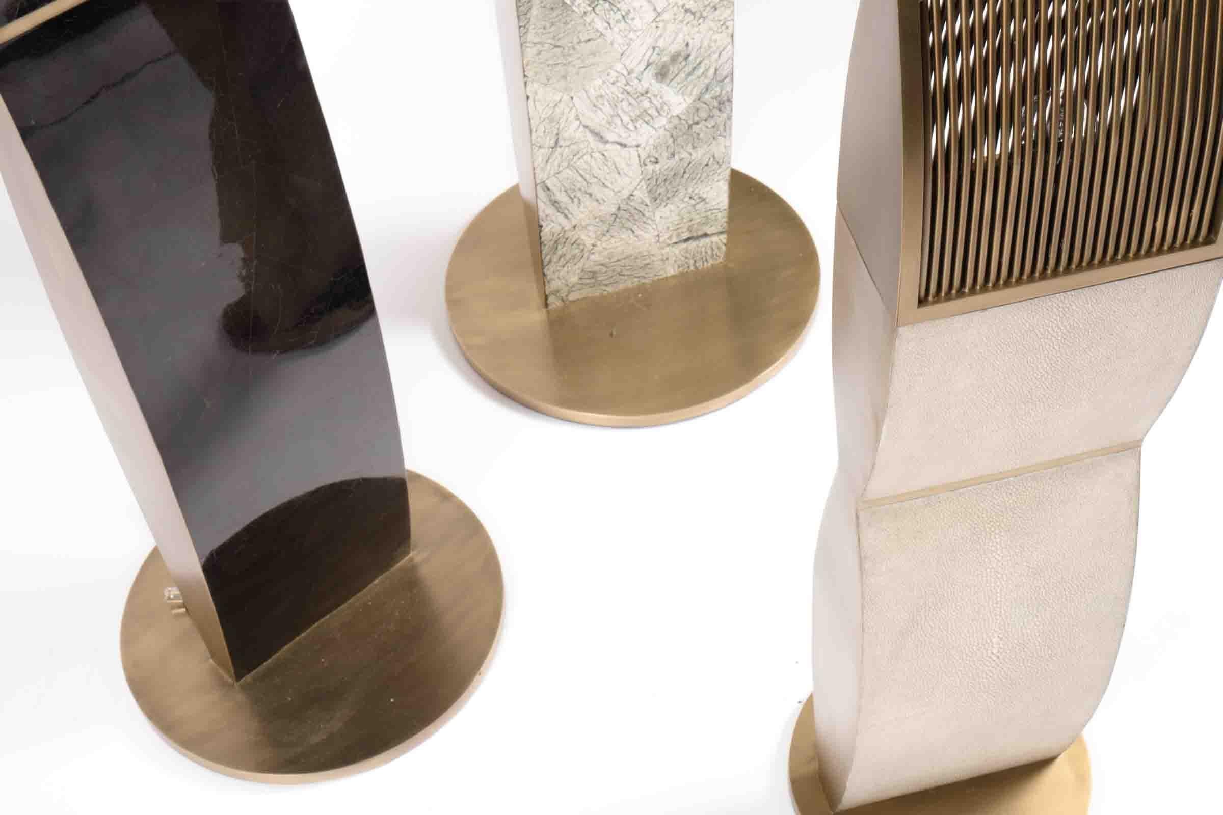 Contemporary Small Cream Shagreen & Bronze-Patina Brass Propeller Floor Lamp by Kifu Paris For Sale