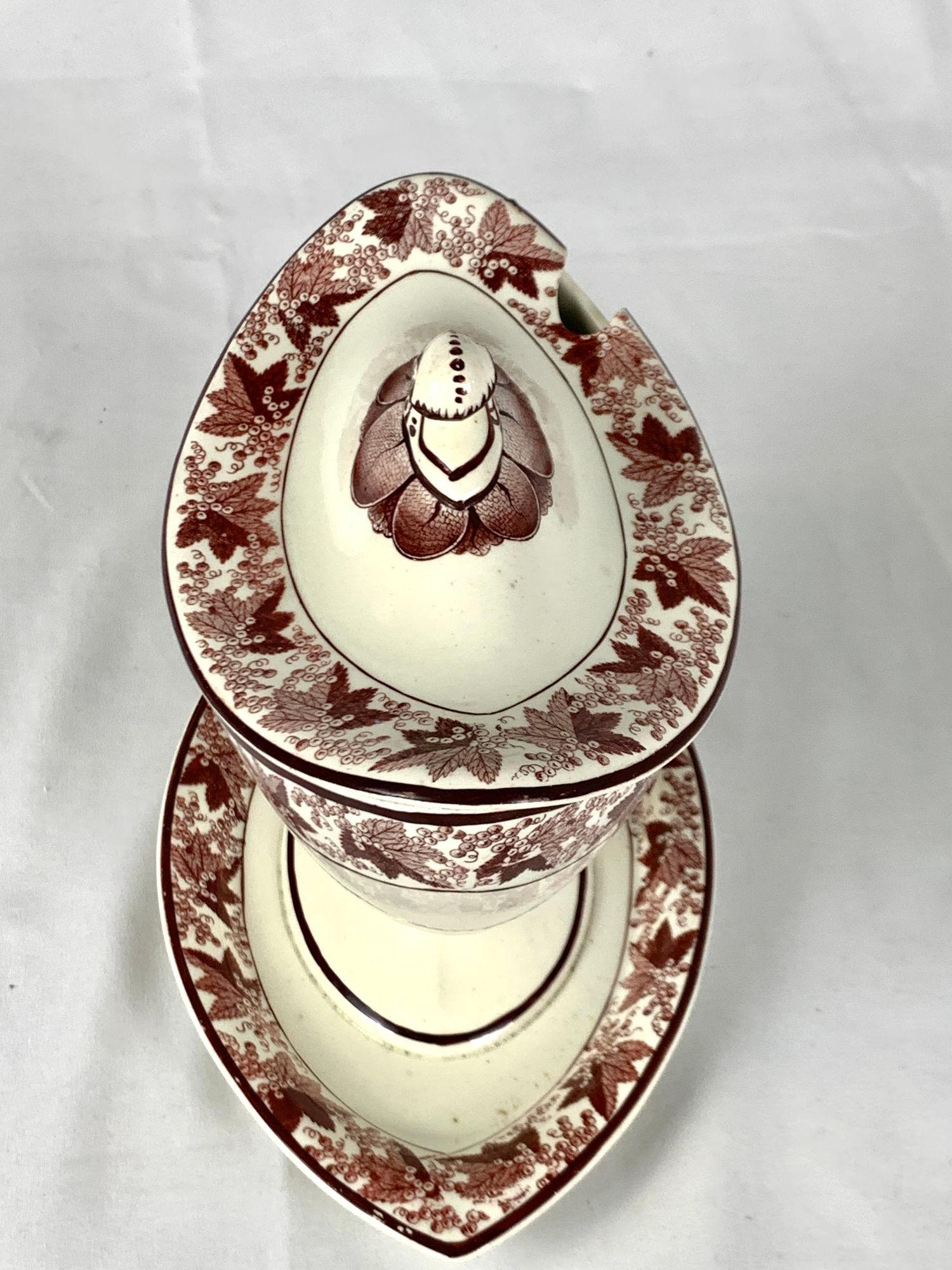 Anglais Petite soupière en Creamware à décor de raisins Brown Angleterre Circa 1820 en vente