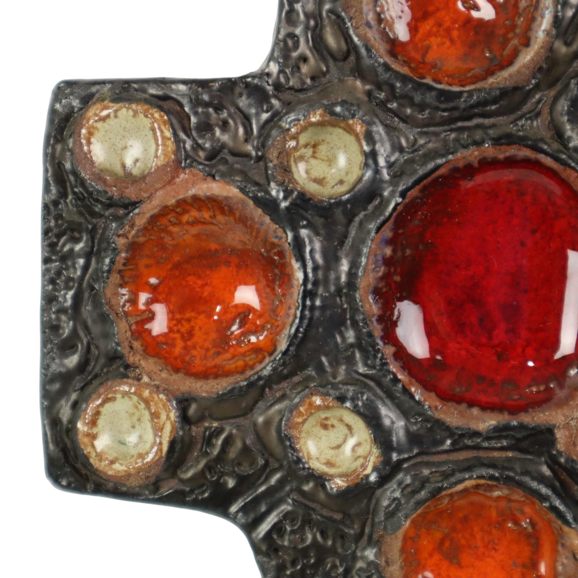 Milieu du XXe siècle Petite Croix Crucifix Poterie Perignem Amphora Style en vente