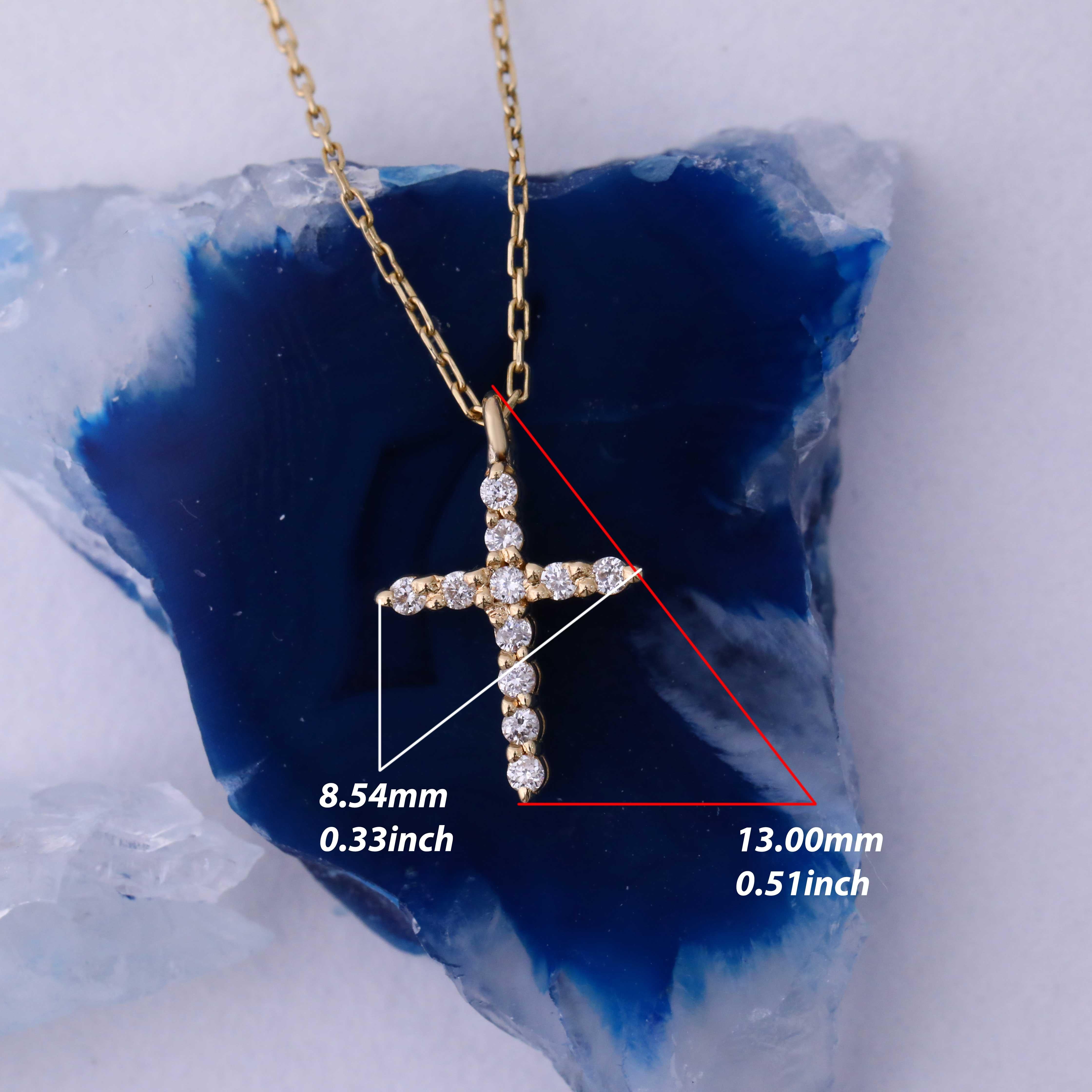 Collana con diamanti a croce piccola In condizioni Nuovo in vendita a Fatih, 34
