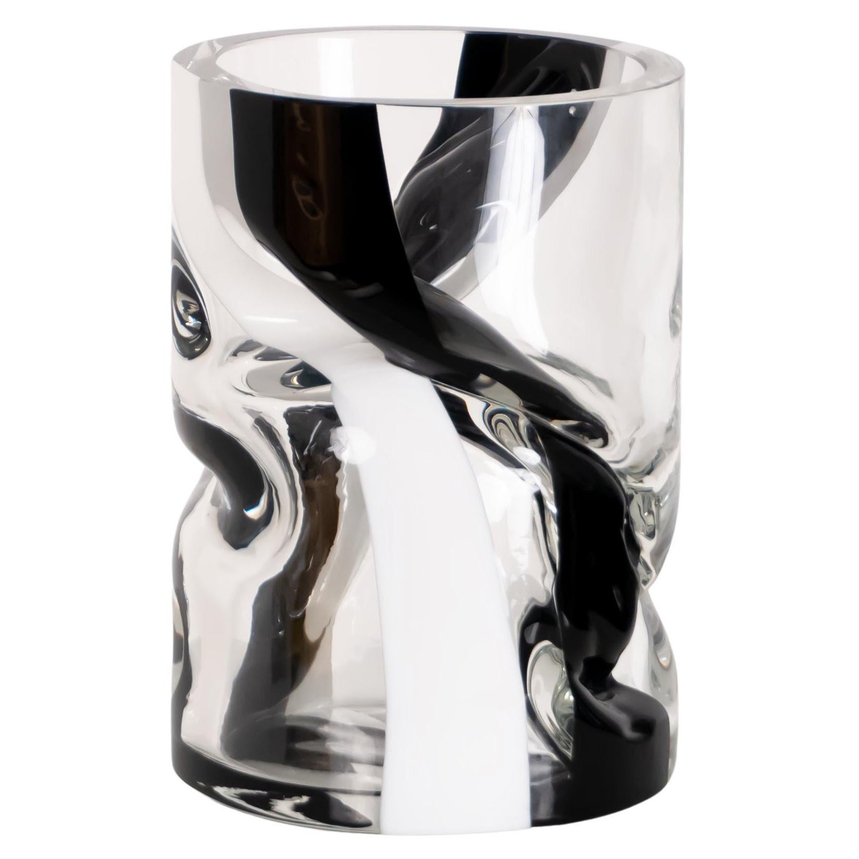Piccolo vaso di vetro schiacciato: Vetro soffiato a mano bianco e nero di AVRAM RUSU STUDIO