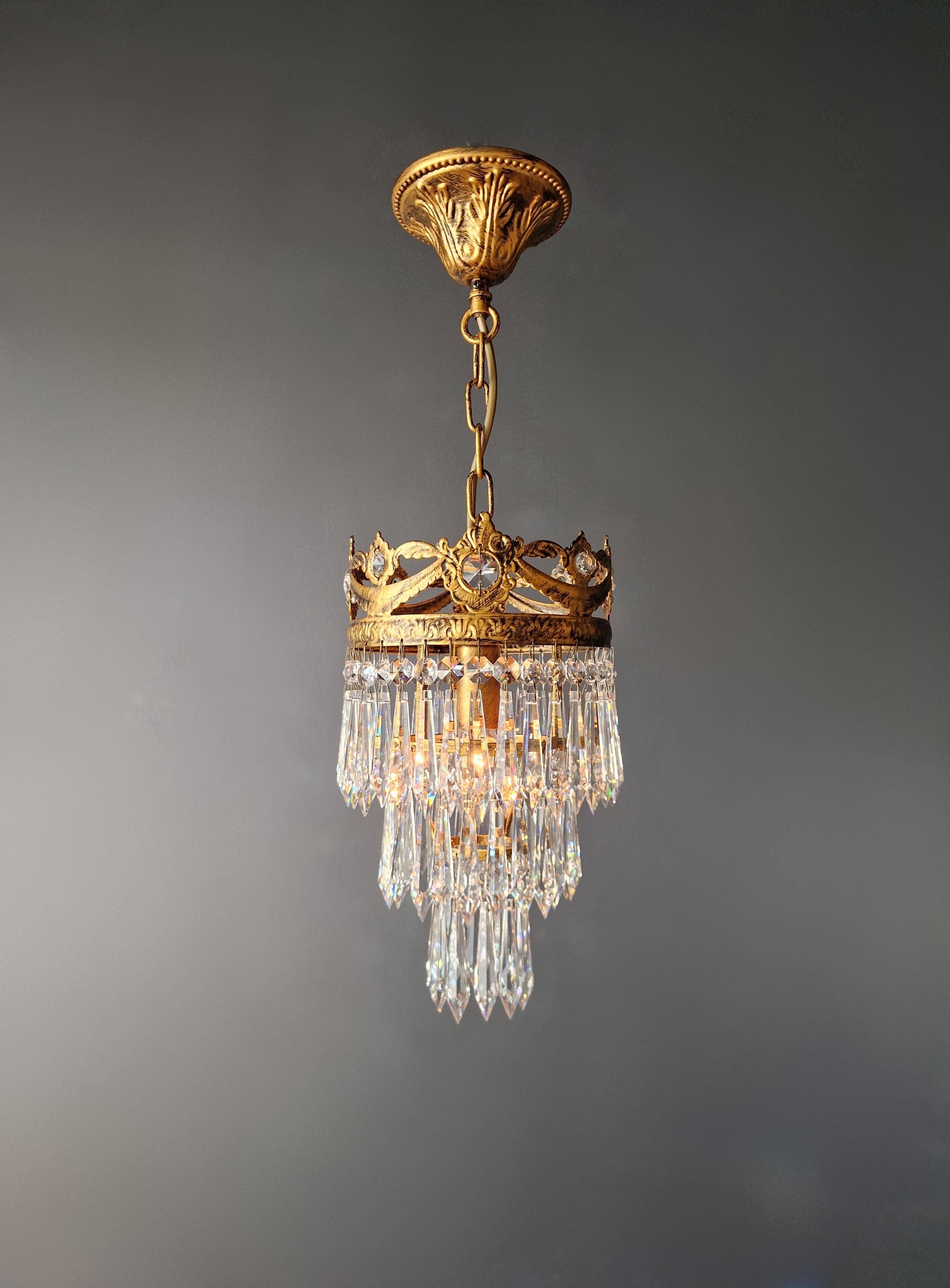 Art Déco Piccolo lampadario di cristallo a soffitto dall'aspetto antico per il corridoio in vendita