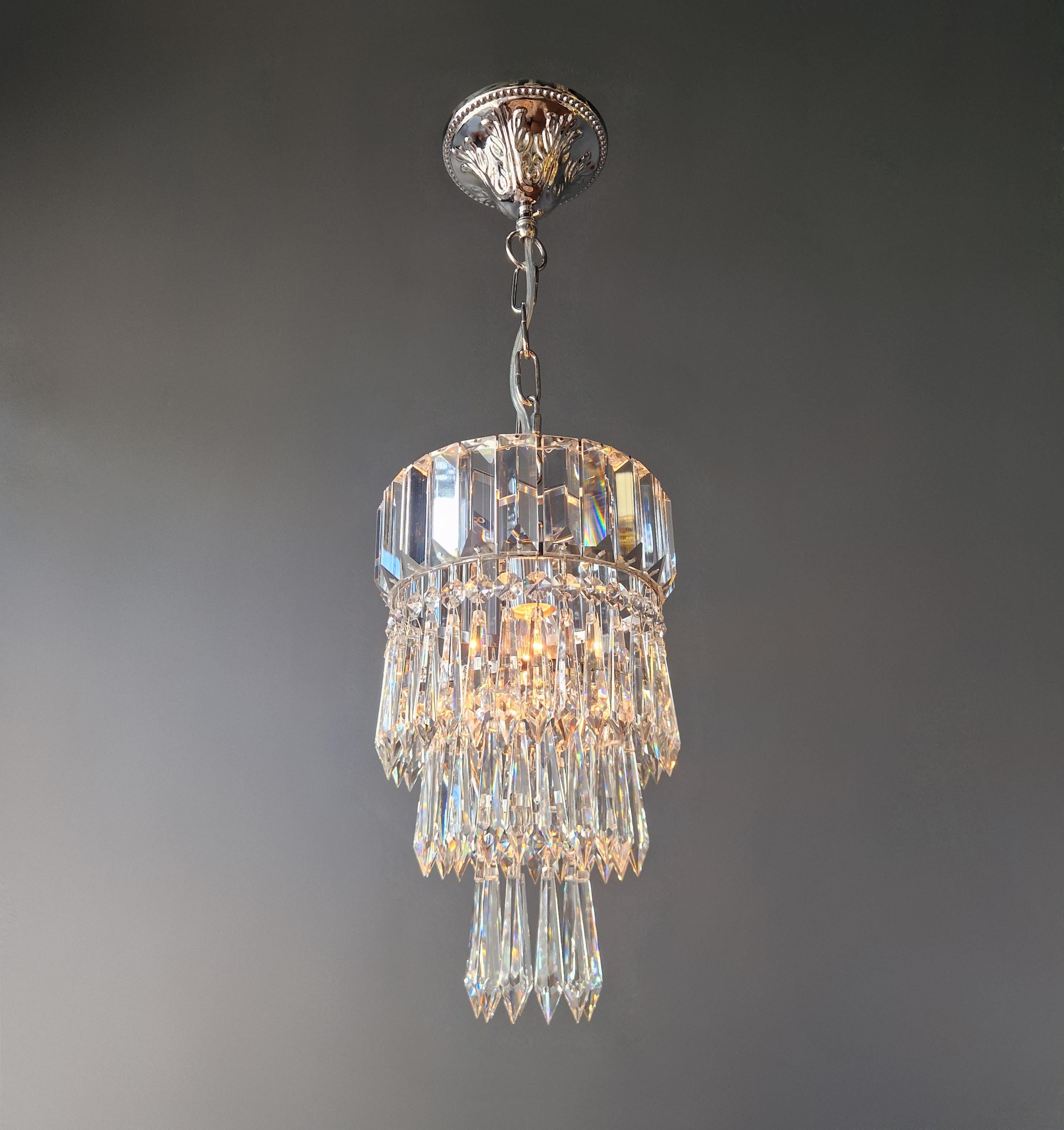Tedesco Piccolo lampadario di cristallo a soffitto, argento, cromo e corridoio in vendita