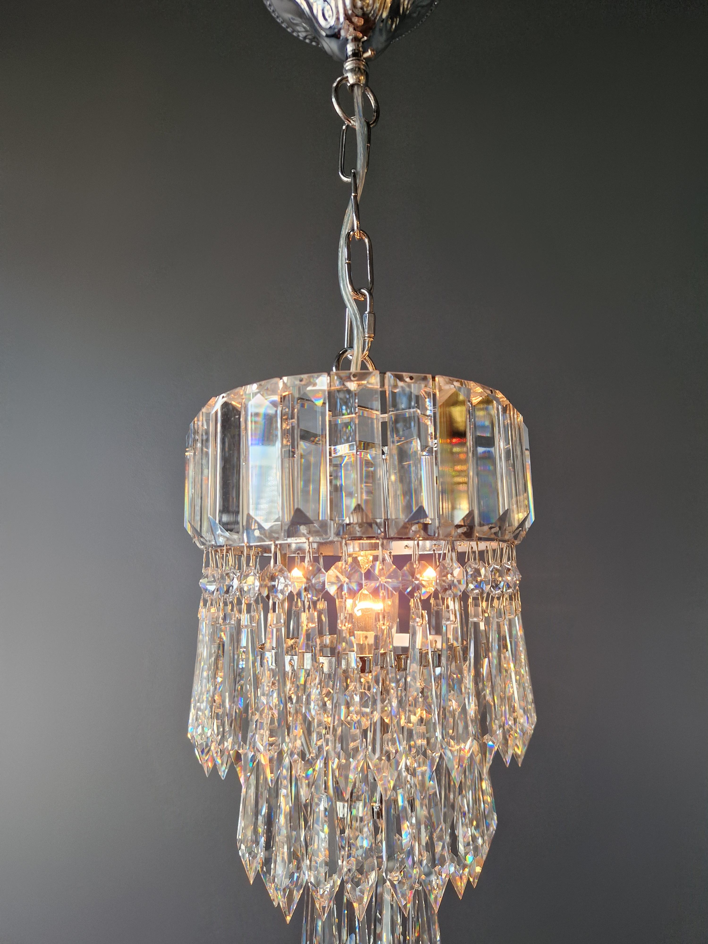 Piccolo lampadario di cristallo a soffitto, argento, cromo e corridoio in vendita 1