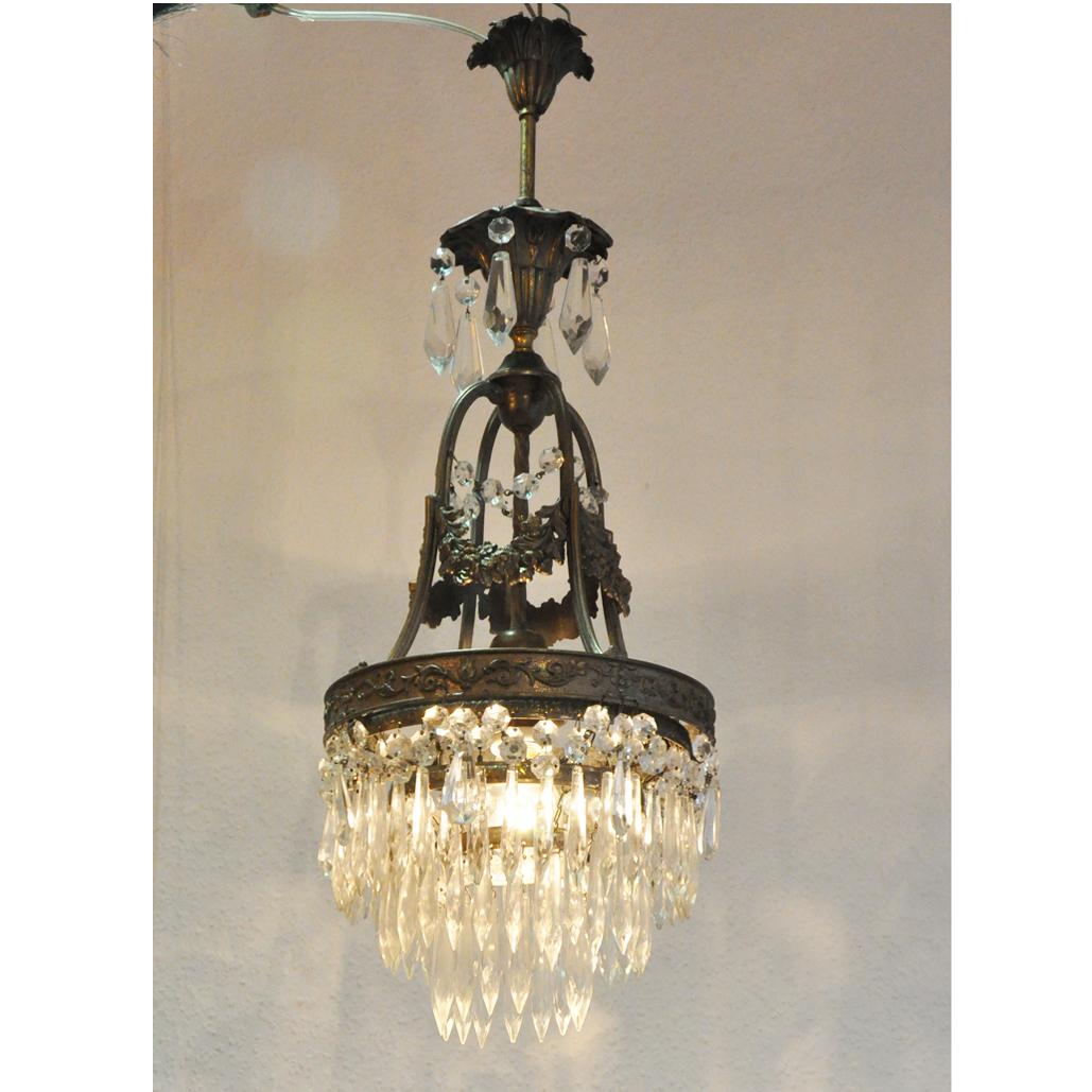 Small Crystal Chandelier with Cast Body In Good Condition In Berlin, DE
