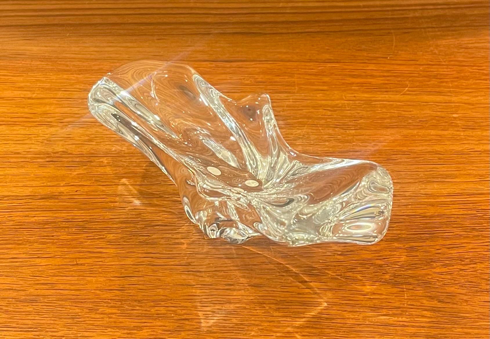 Small Crystal Free Form Sculptural Bowl / Candy Dish by Baccarat In Good Condition For Sale In San Diego, CA