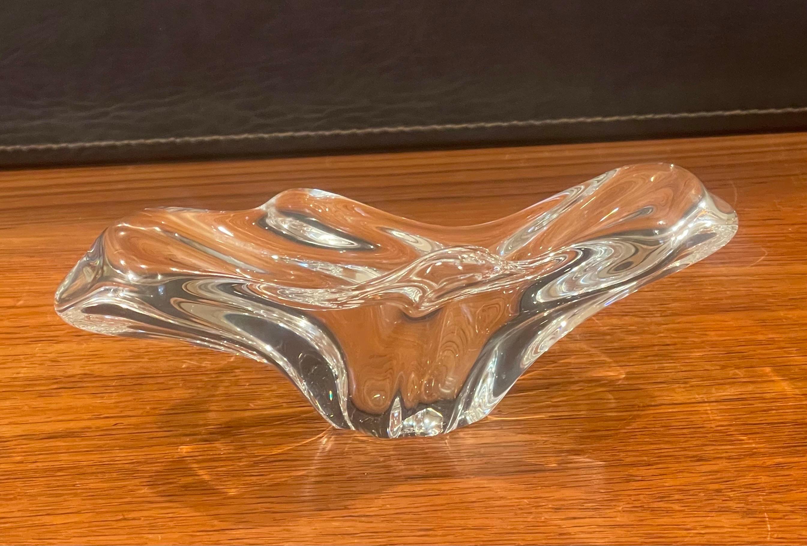 Skulpturale Schale / Candy Dish aus Kristall in Freiform von Baccarat im Angebot 1