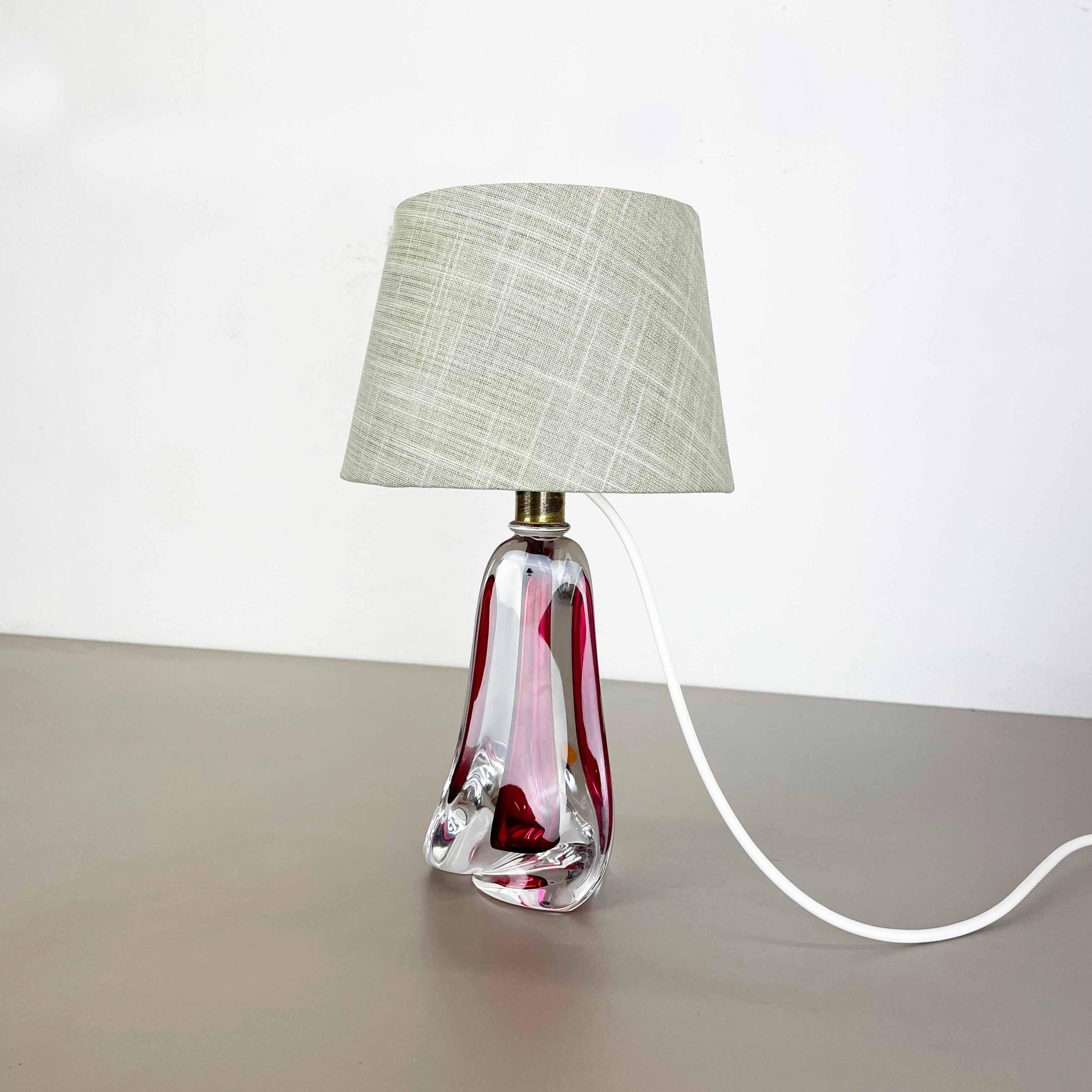 Mid-Century Modern Petite lampe de bureau rose en cristal de Murano, Val Saint Lambert, Belgique, années 1960 en vente