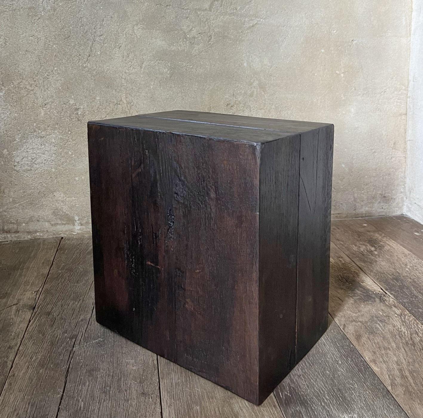 Small Cube Sidetable 18th Century Oak In Good Condition For Sale In Vosselaar, BE