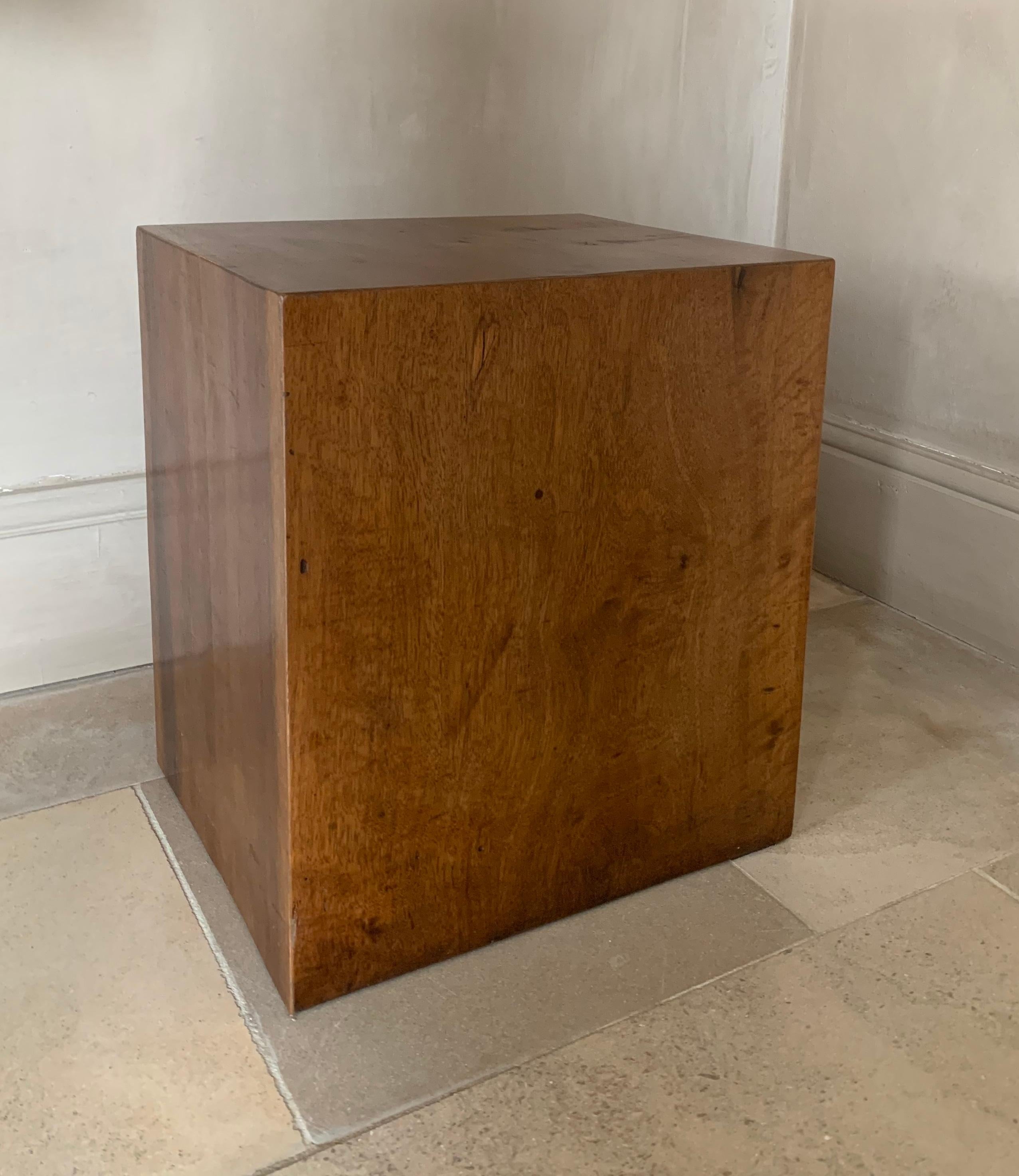 Small Cube Sidetable 18th Century Walnut 7