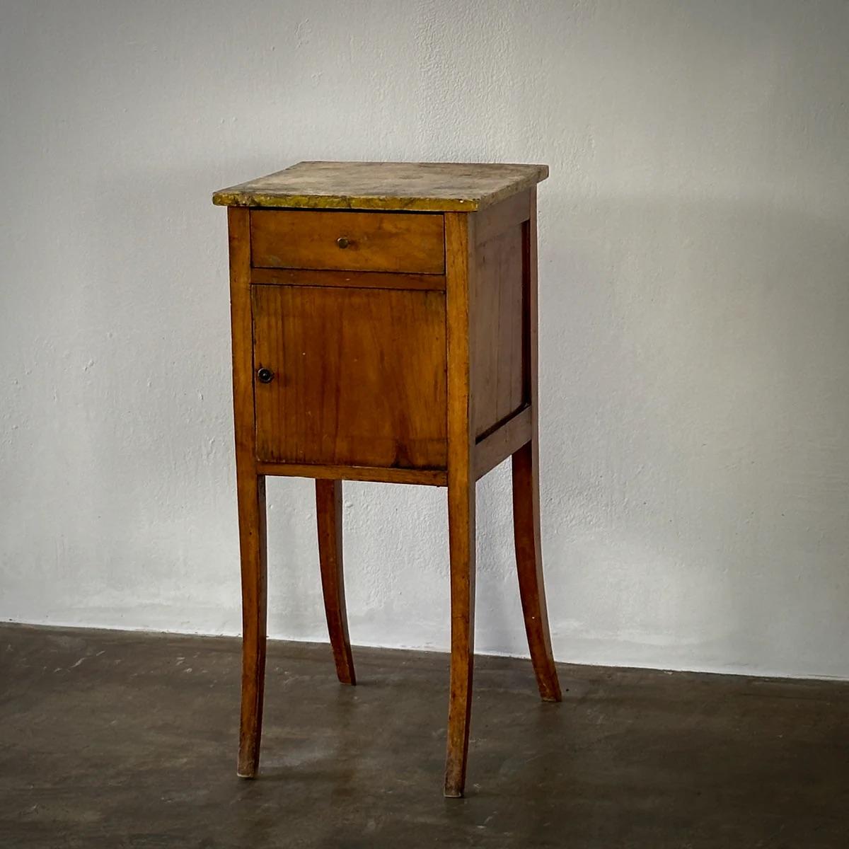 Édouardien Petite armoire en vente