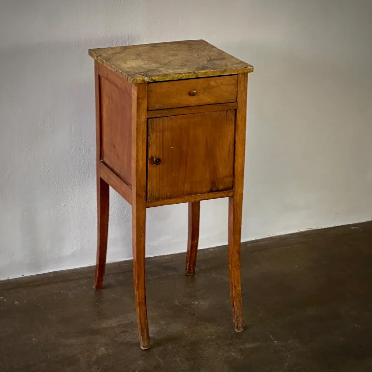 Début du 20ème siècle Petite armoire en vente