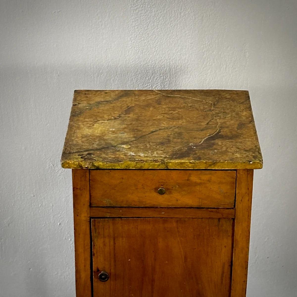 Bois Petite armoire en vente