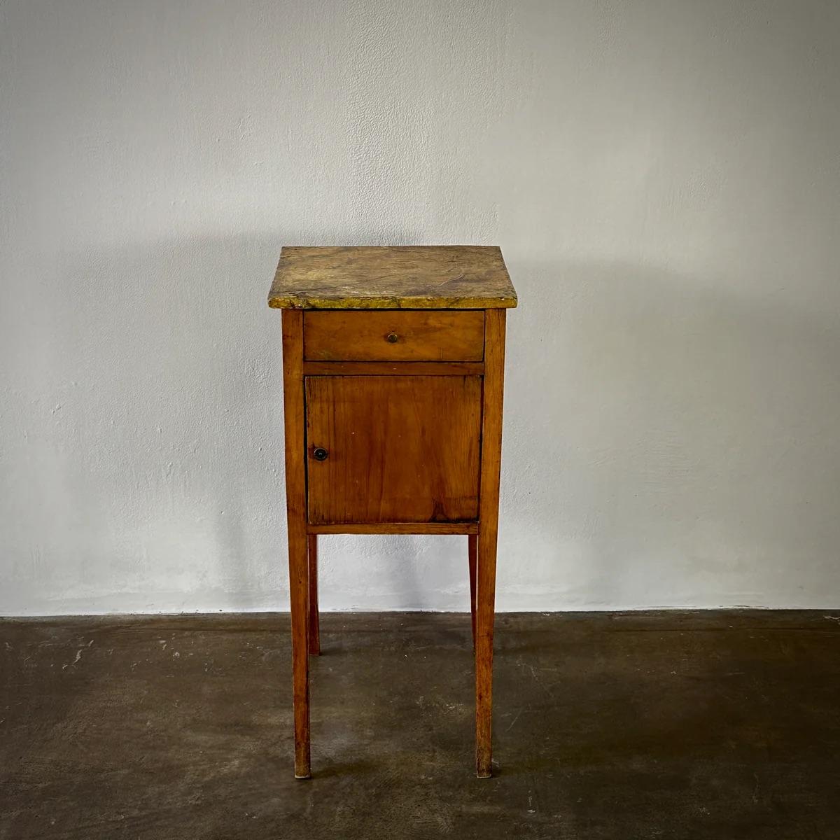 Petite armoire en vente 1