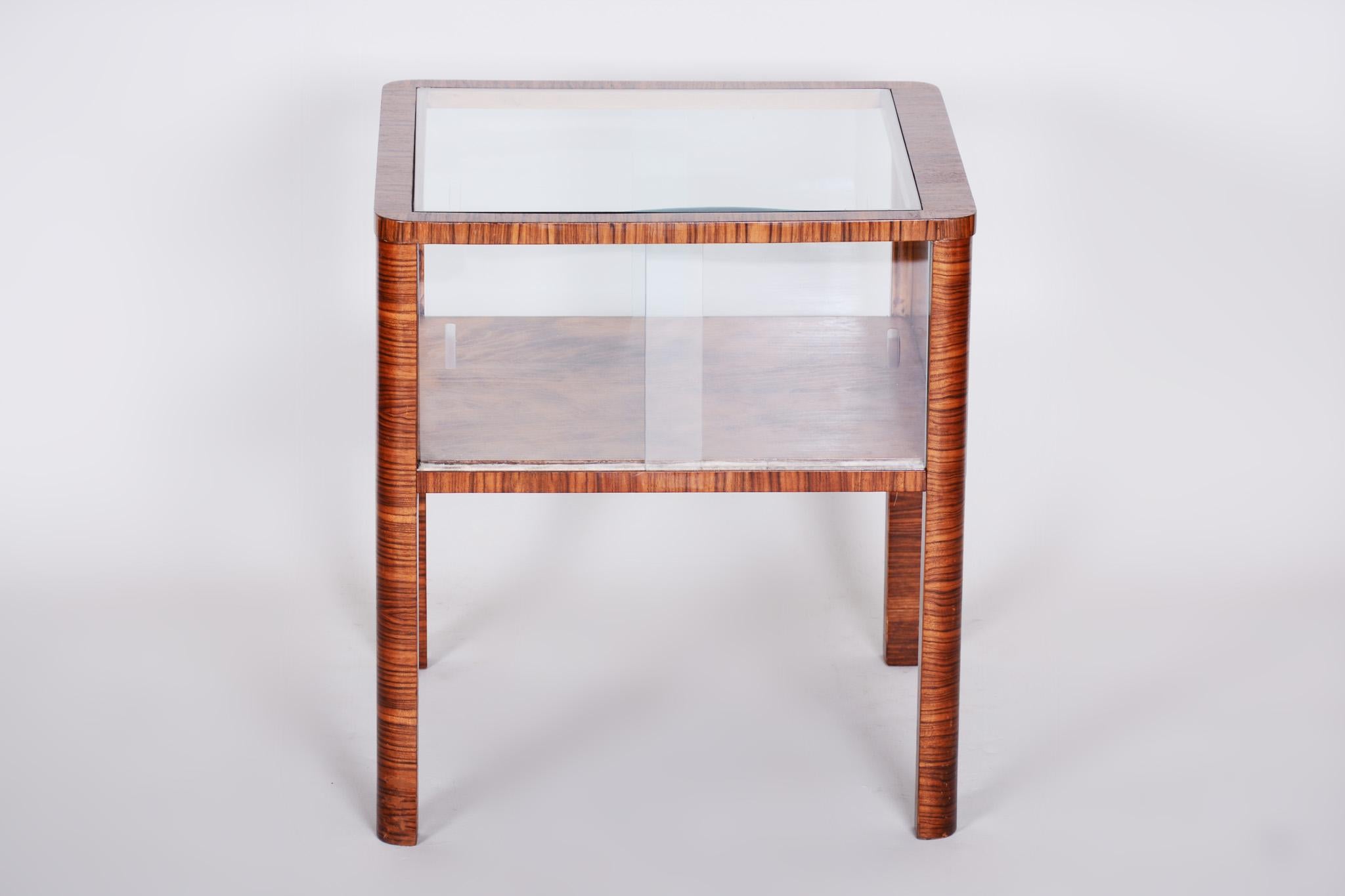 Small Czech Art Deco Walnut Table, Glass Showcase in the Table, 1930s In Good Condition In Horomerice, CZ