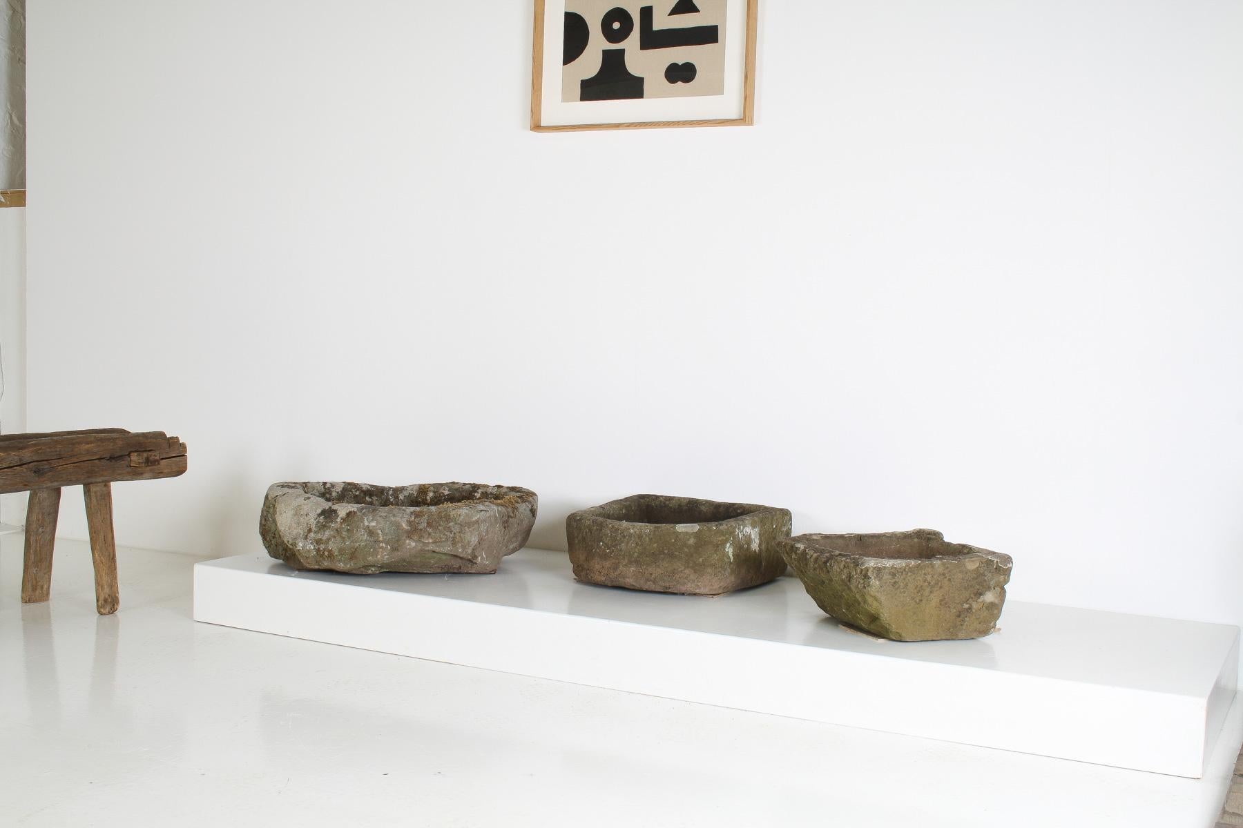 Petite jardinière en forme de D en pierre sculptée en grès météorisé  Pot de bonsaï en vente 4