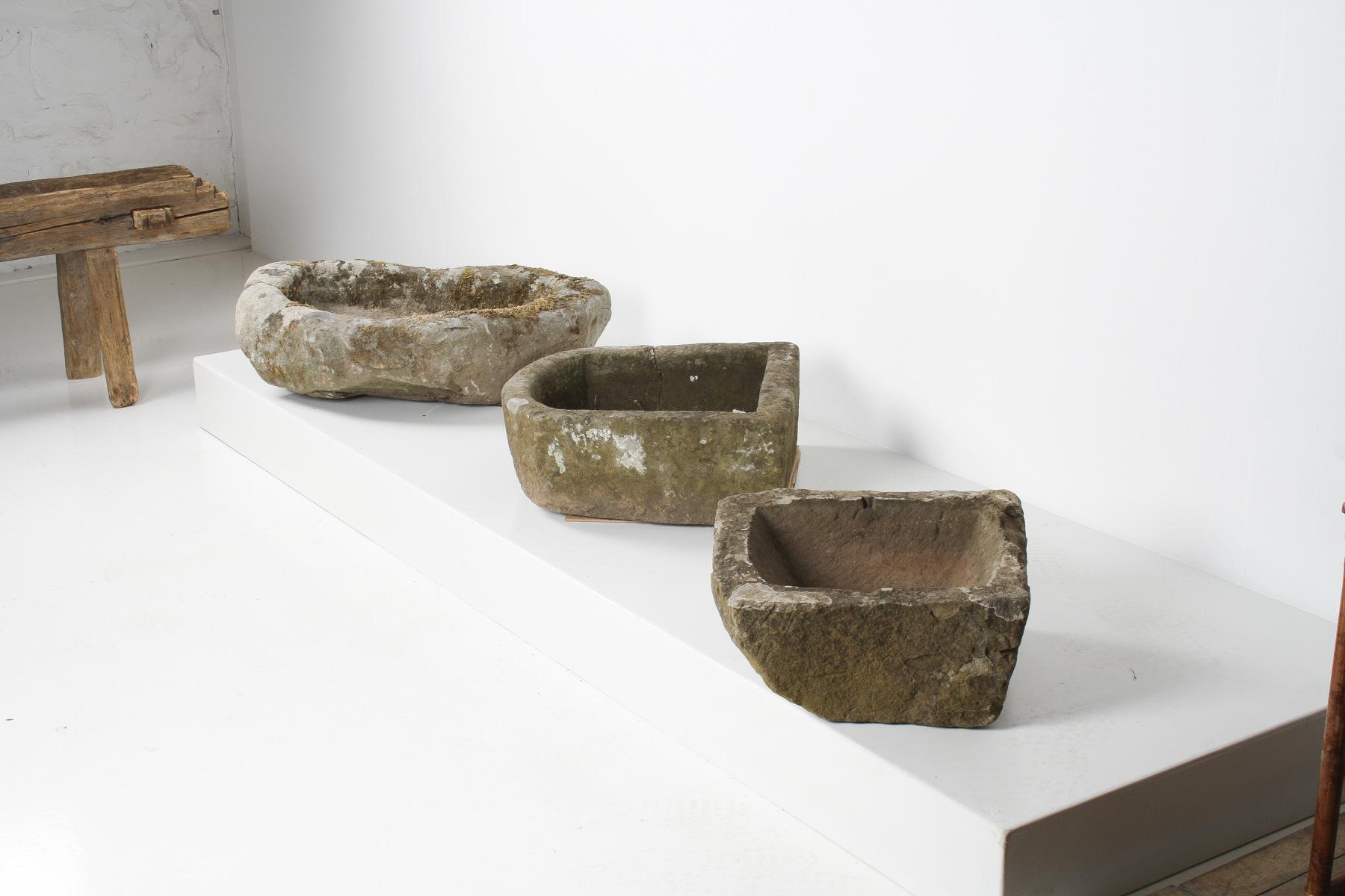 Petite jardinière en forme de D en pierre sculptée en grès météorisé  Pot de bonsaï en vente 5