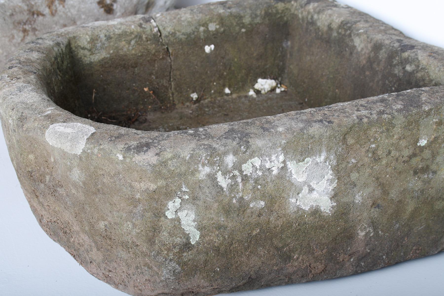 Petite jardinière en forme de D en pierre sculptée en grès météorisé  Pot de bonsaï en vente 8