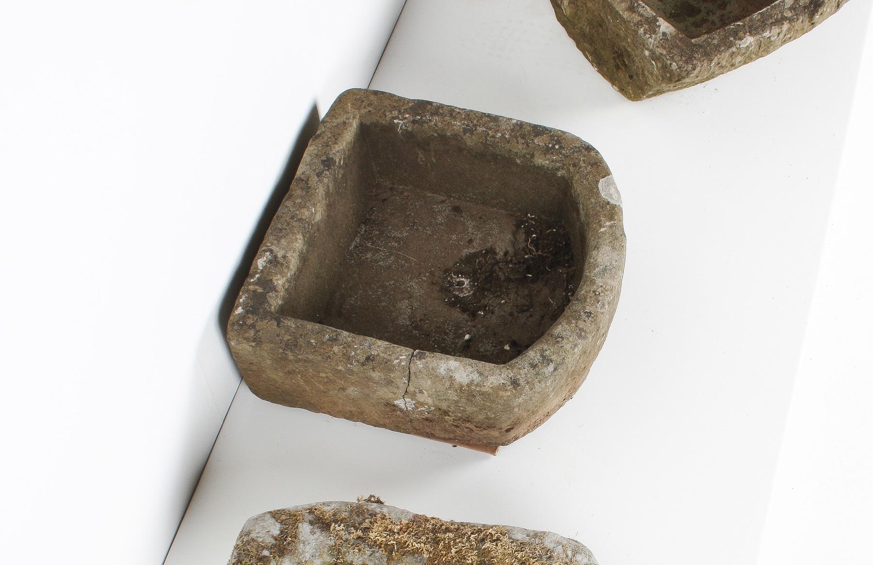 Petite jardinière en forme de D en pierre sculptée en grès météorisé  Pot de bonsaï en vente 11