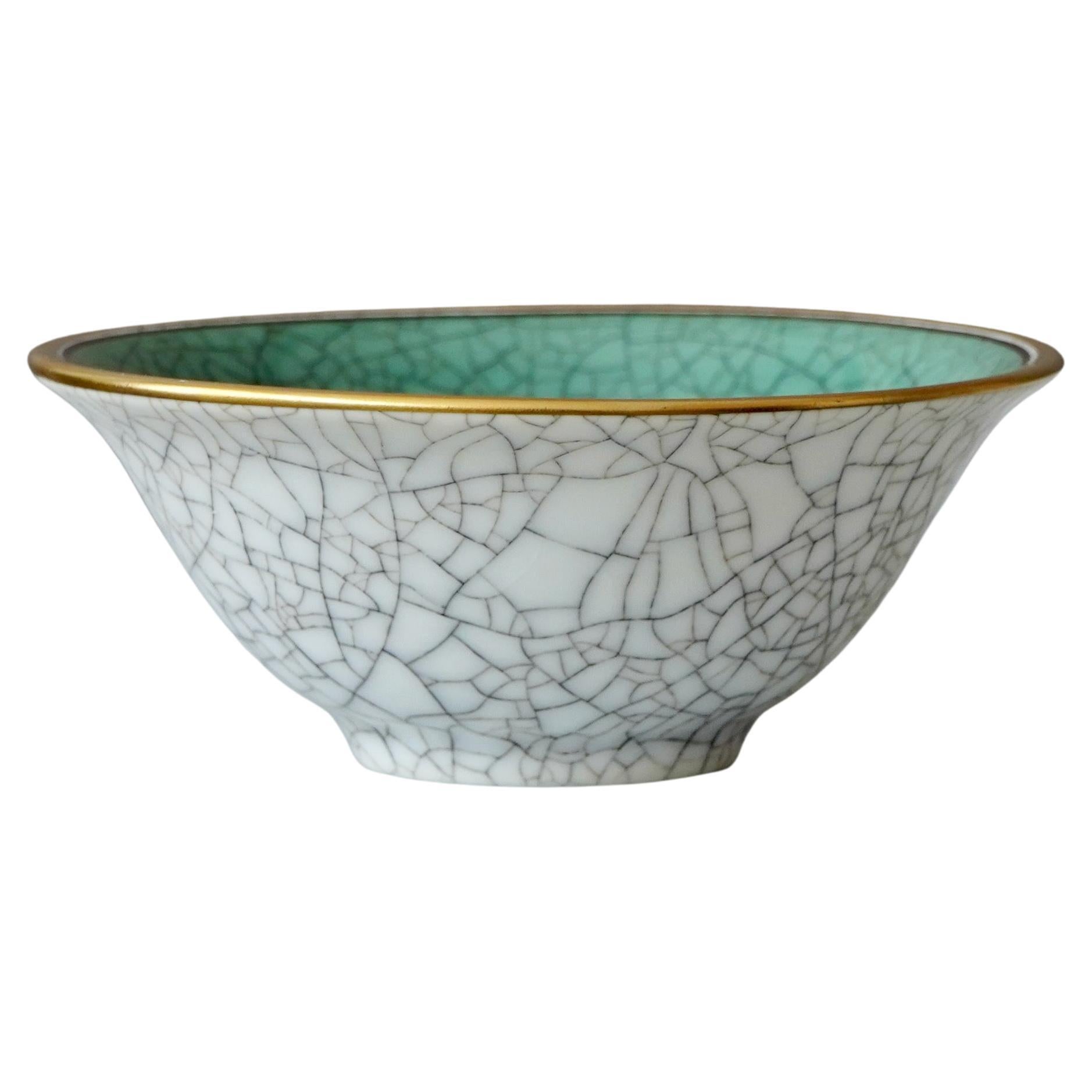 Kleine glasierte Dahl Jensen-Schale mit Craquelé-Glasur. Kopenhagen, Dänemark, 1930er Jahre. Grünes Gold.
