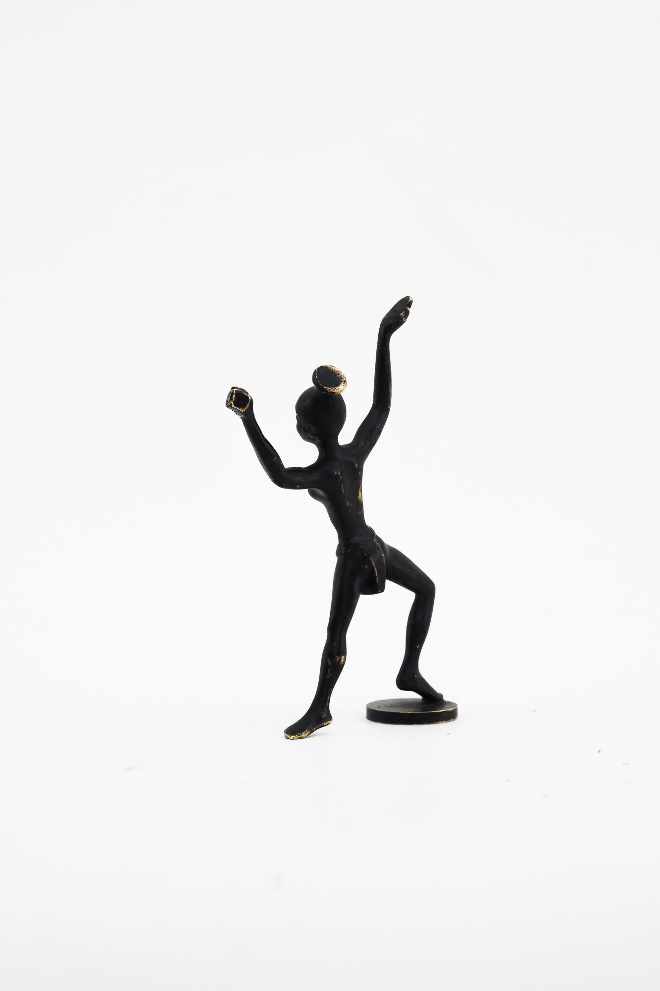Small dancing African women figurine by Richard Rohac, Vienna, around 1950s.
Original condition.