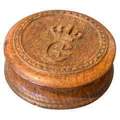 Petit pilulier ou tabatière danois du 18e siècle avec le monogramme du roi Christian IV