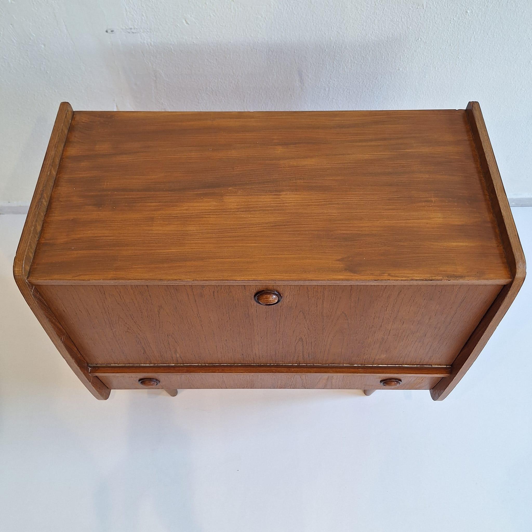 Small Danish bar cabinet in teak For Sale 9