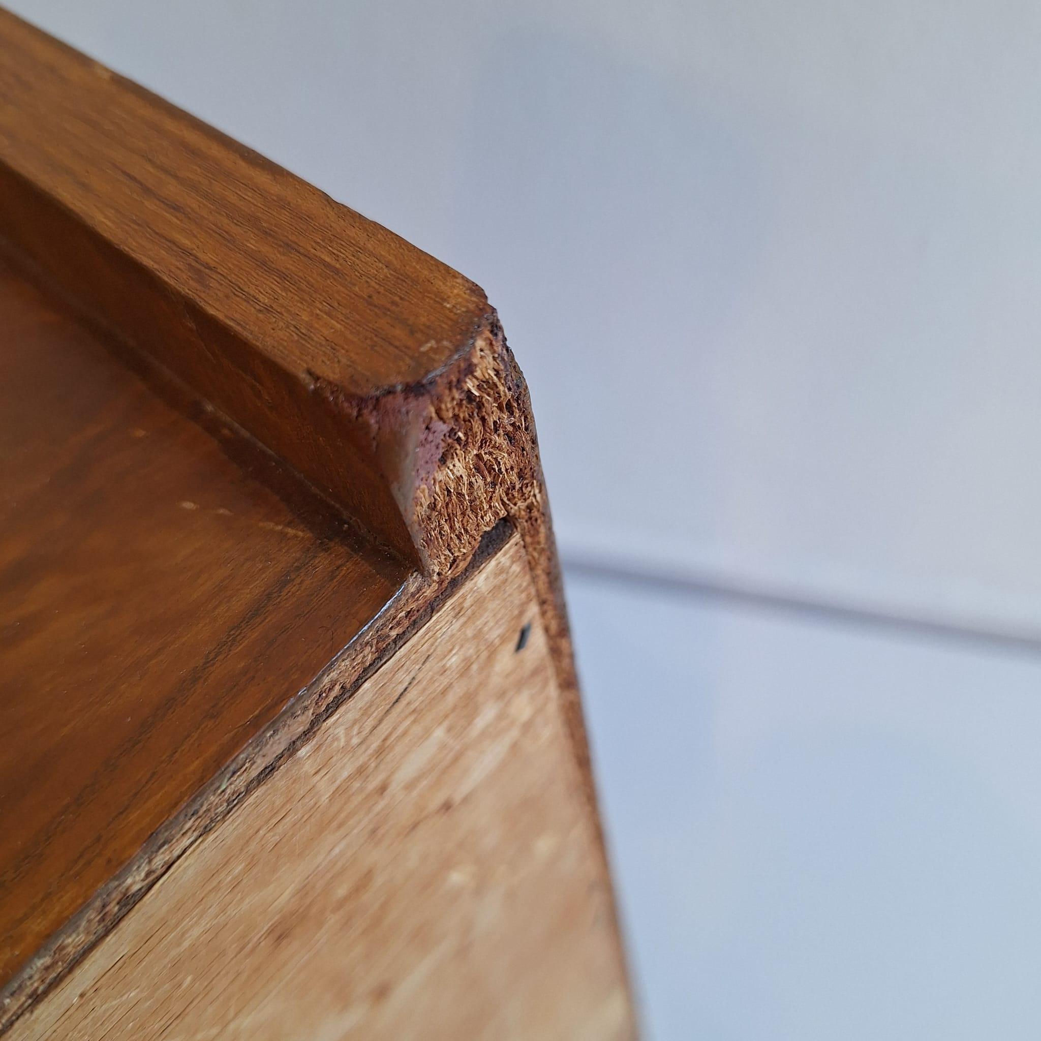 Small Danish bar cabinet in teak For Sale 10