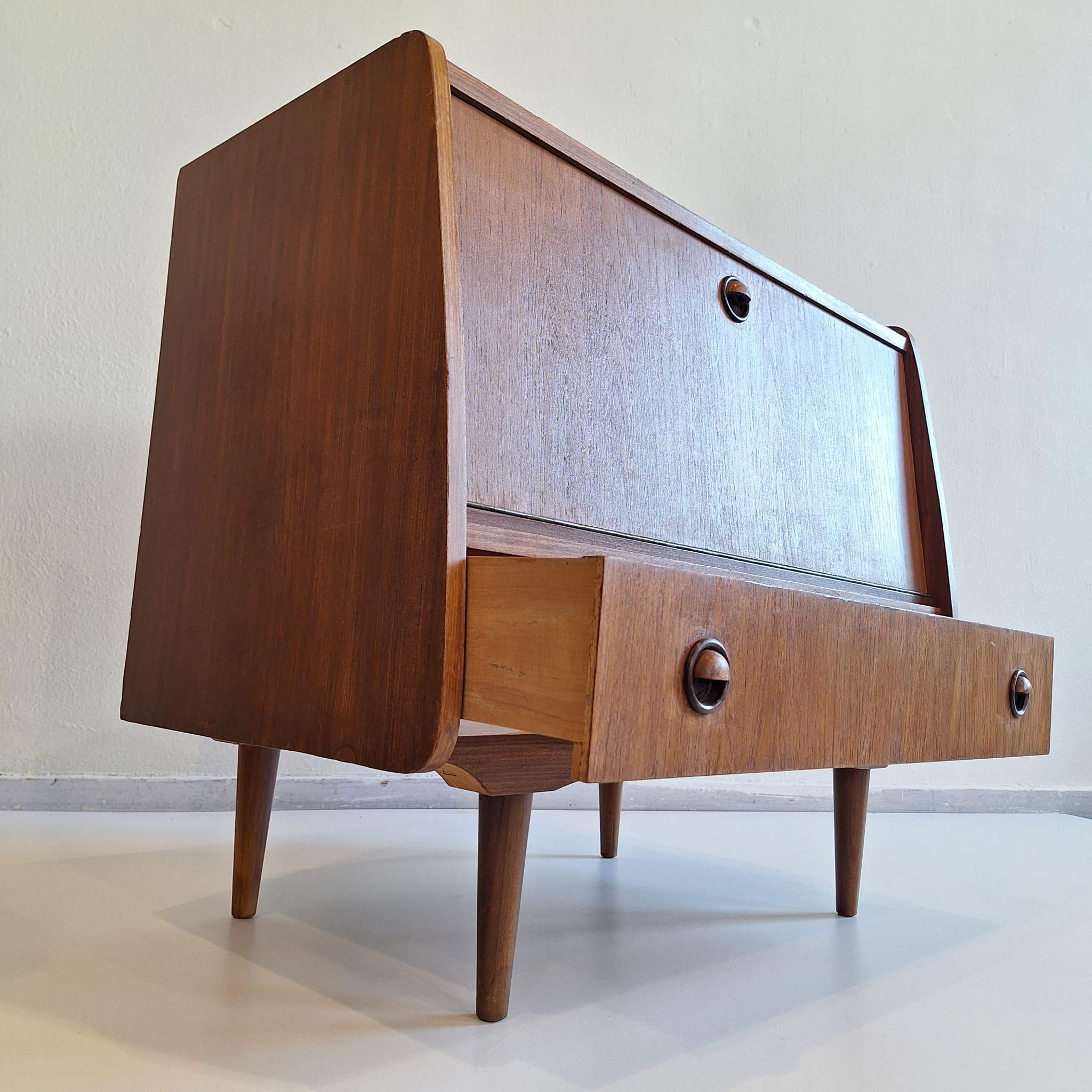 Small Danish bar cabinet in teak For Sale 2