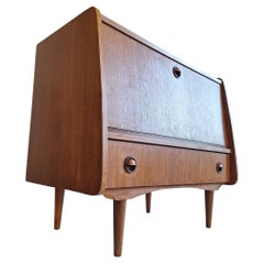 Pequeño mueble bar danés de teca