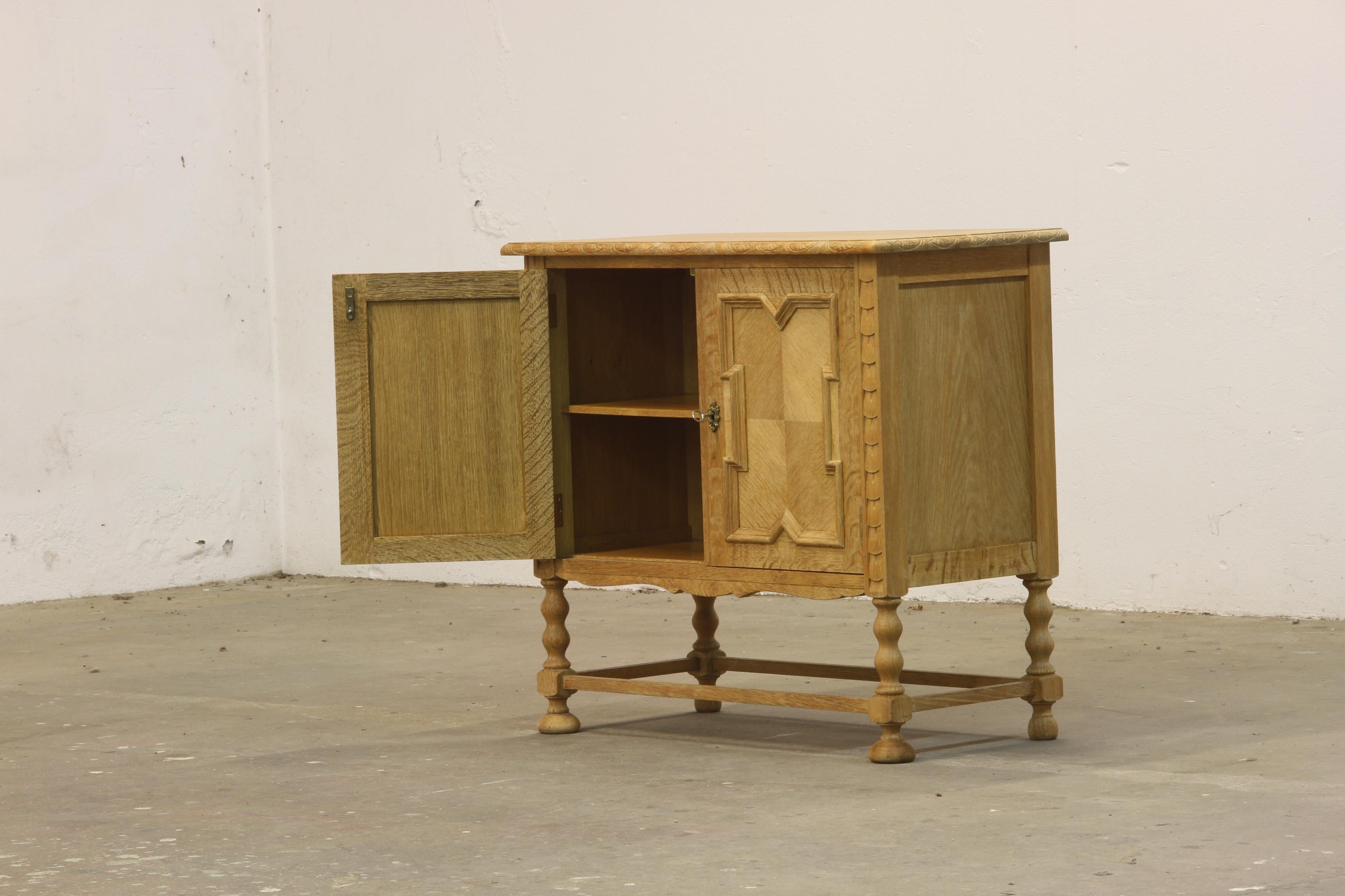 Small Danish Brutalist 1960s Cabinet, Style of Henning Kjærnulf Design In Good Condition In Store Heddinge, DK