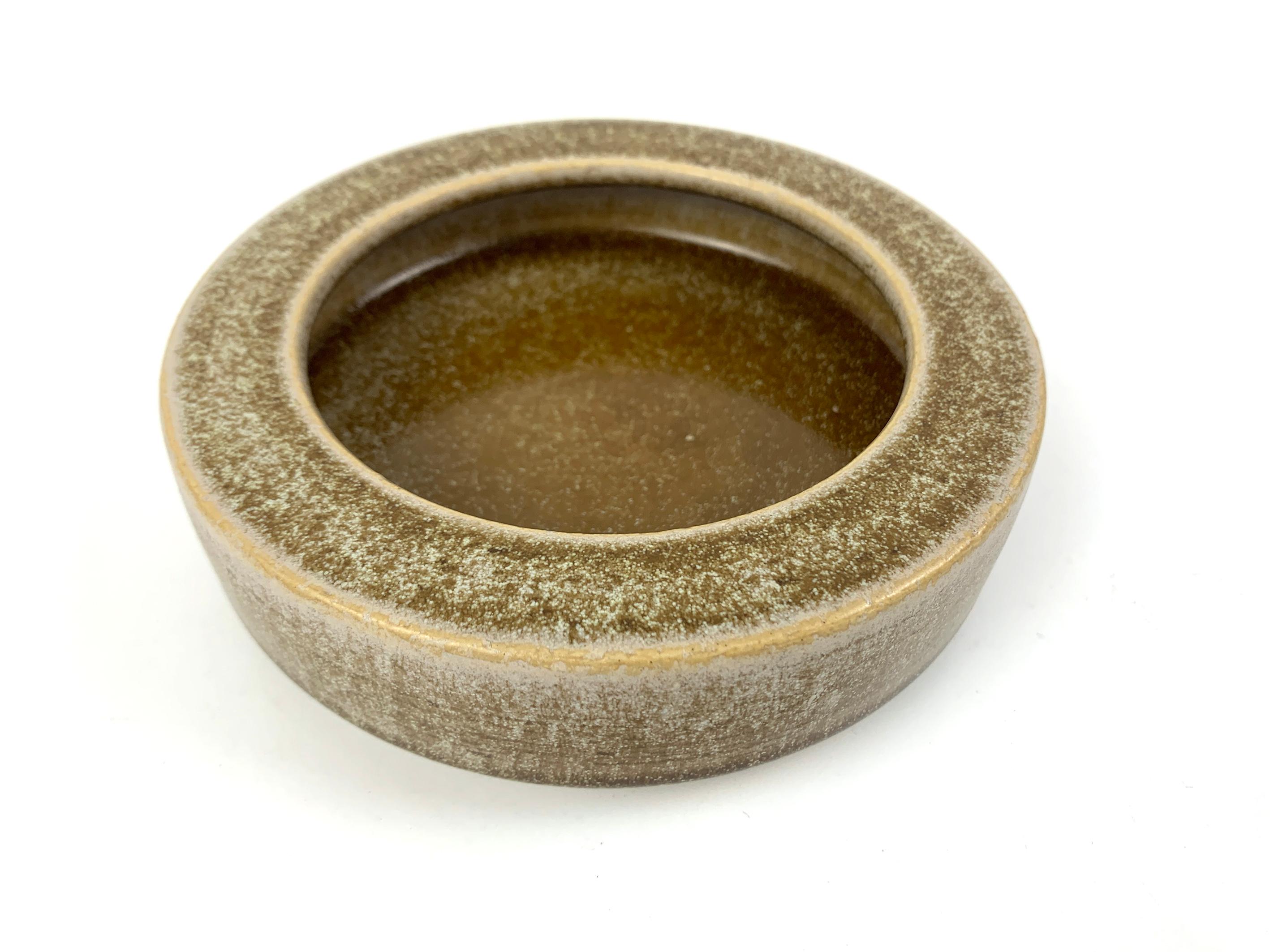 Small danish Ceramic Dish Bowl Palshus Denmark Per & Annelise Linnemann-Schmidt In Good Condition For Sale In Vorst, BE
