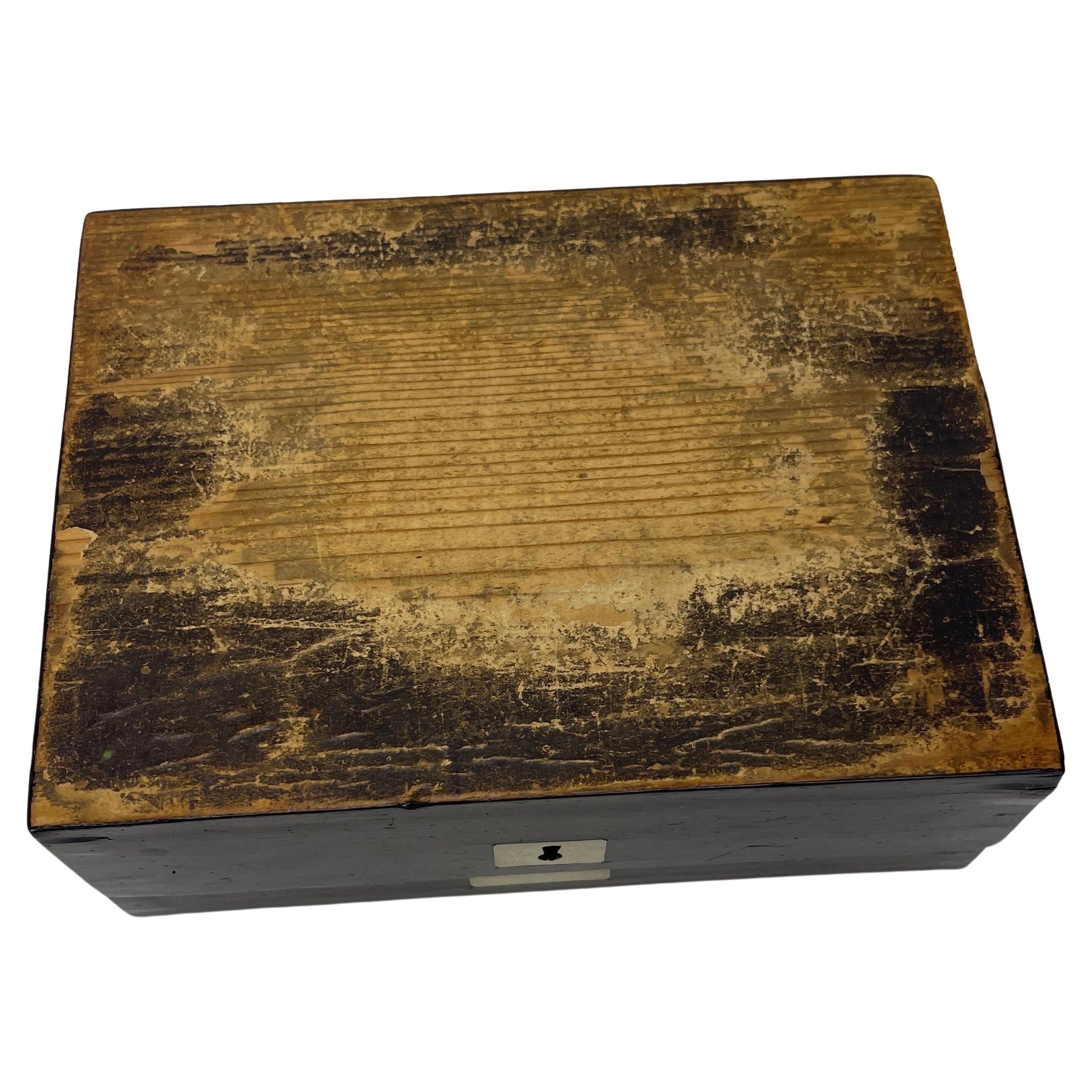 Small Danish Empire Veneered and Brass Trinket Box, Circa 1825 For Sale 11