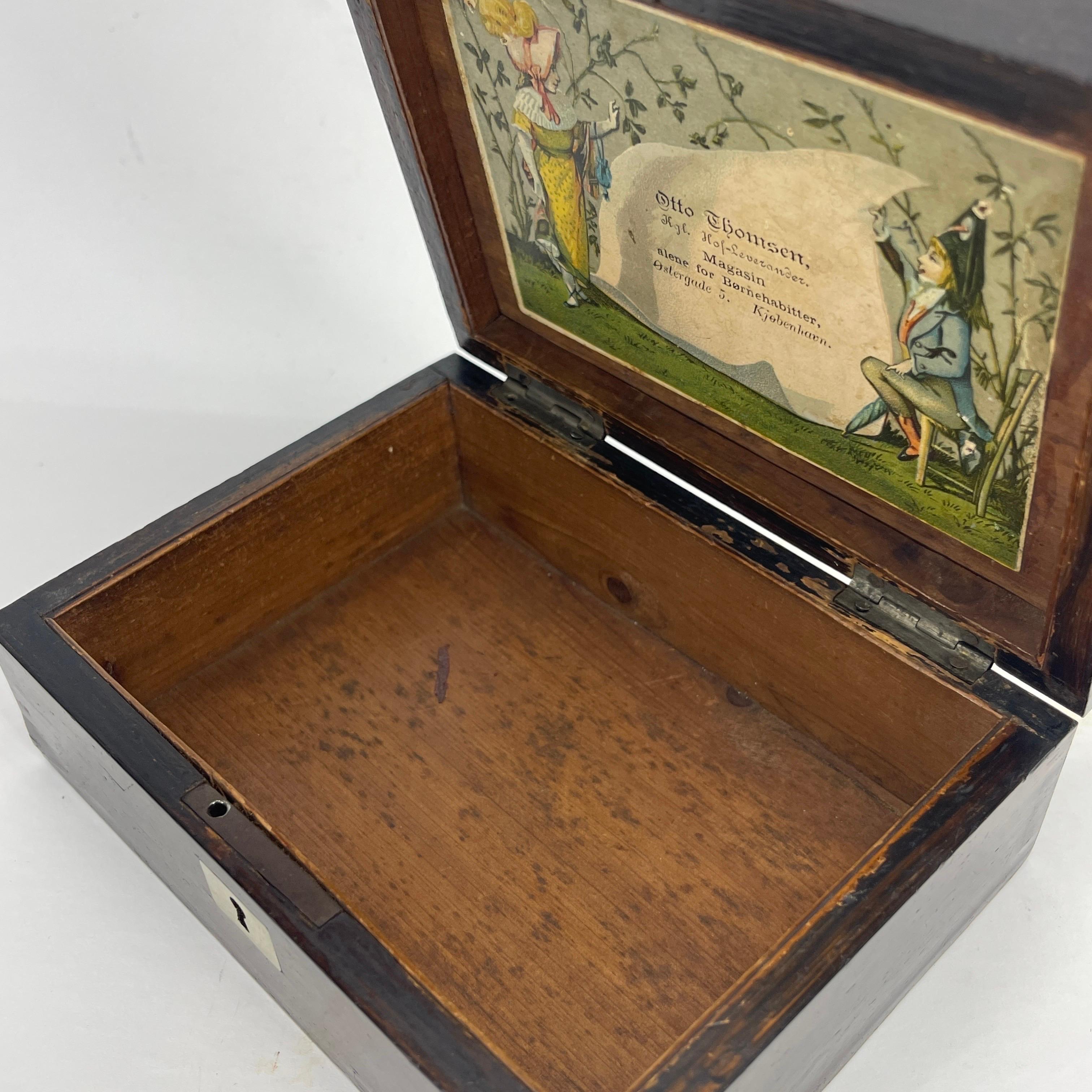 Small Danish Empire Veneered and Brass Trinket Box, Circa 1825 For Sale 15