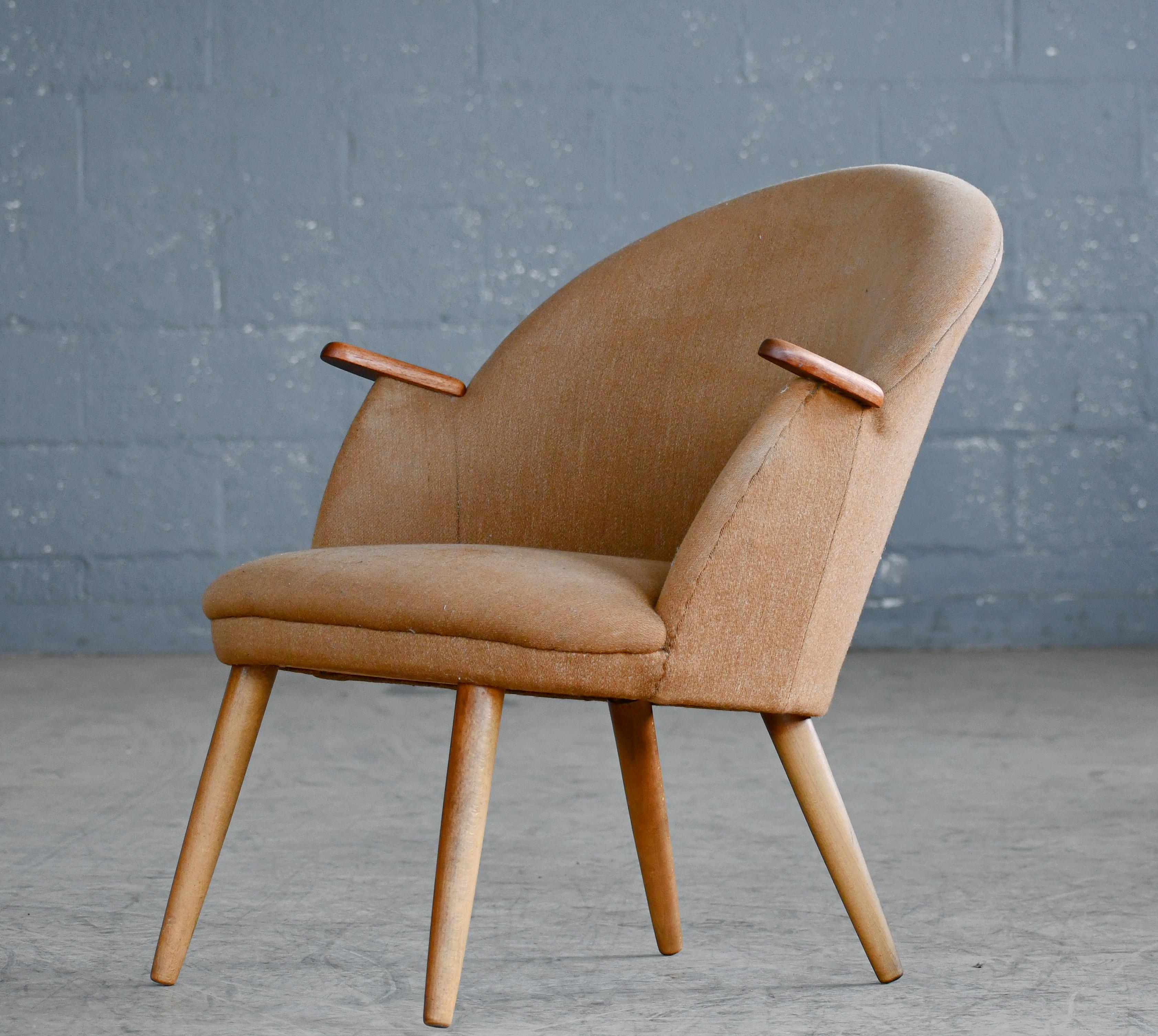 Scandinavian Modern Small Danish Mama Bear Style Lounge Chair attributed to Kurt Olsen, 1950s For Sale