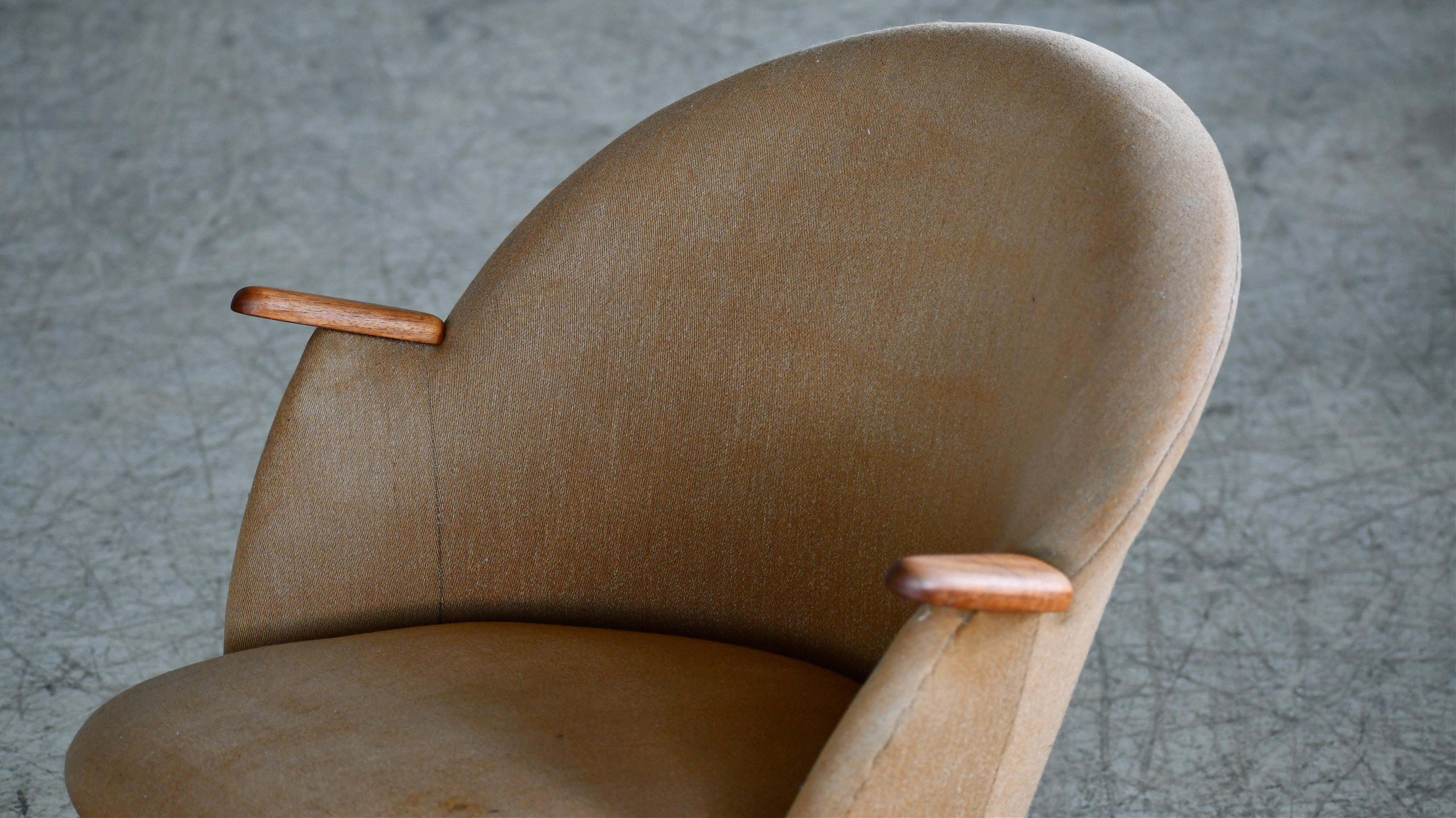 Small Danish Mama Bear Style Lounge Chair attributed to Kurt Olsen, 1950s In Good Condition For Sale In Bridgeport, CT