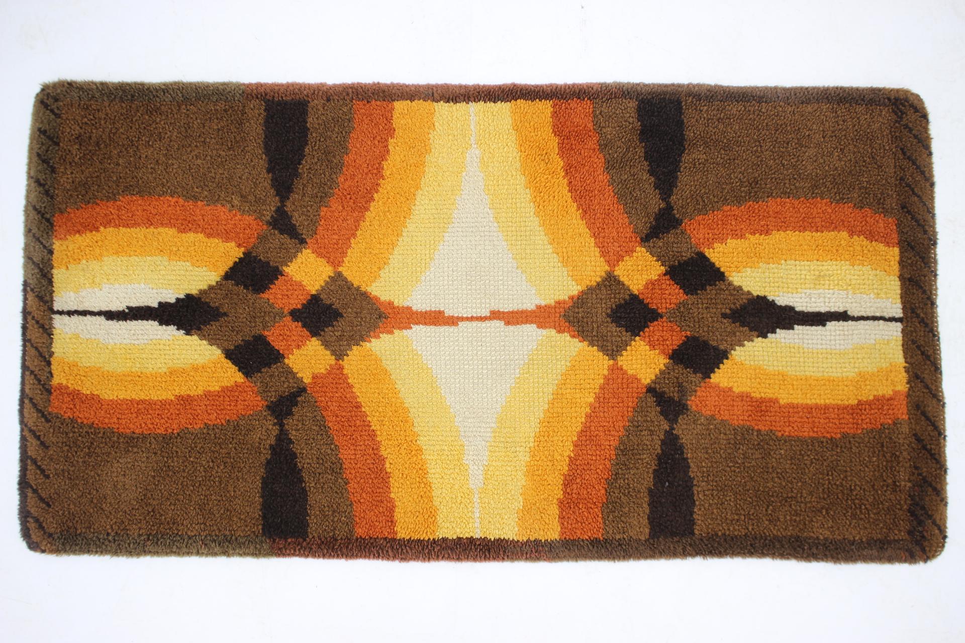 Small Danish Midcentury Wool Carpet / Rug, 1970s In Good Condition For Sale In Praha, CZ