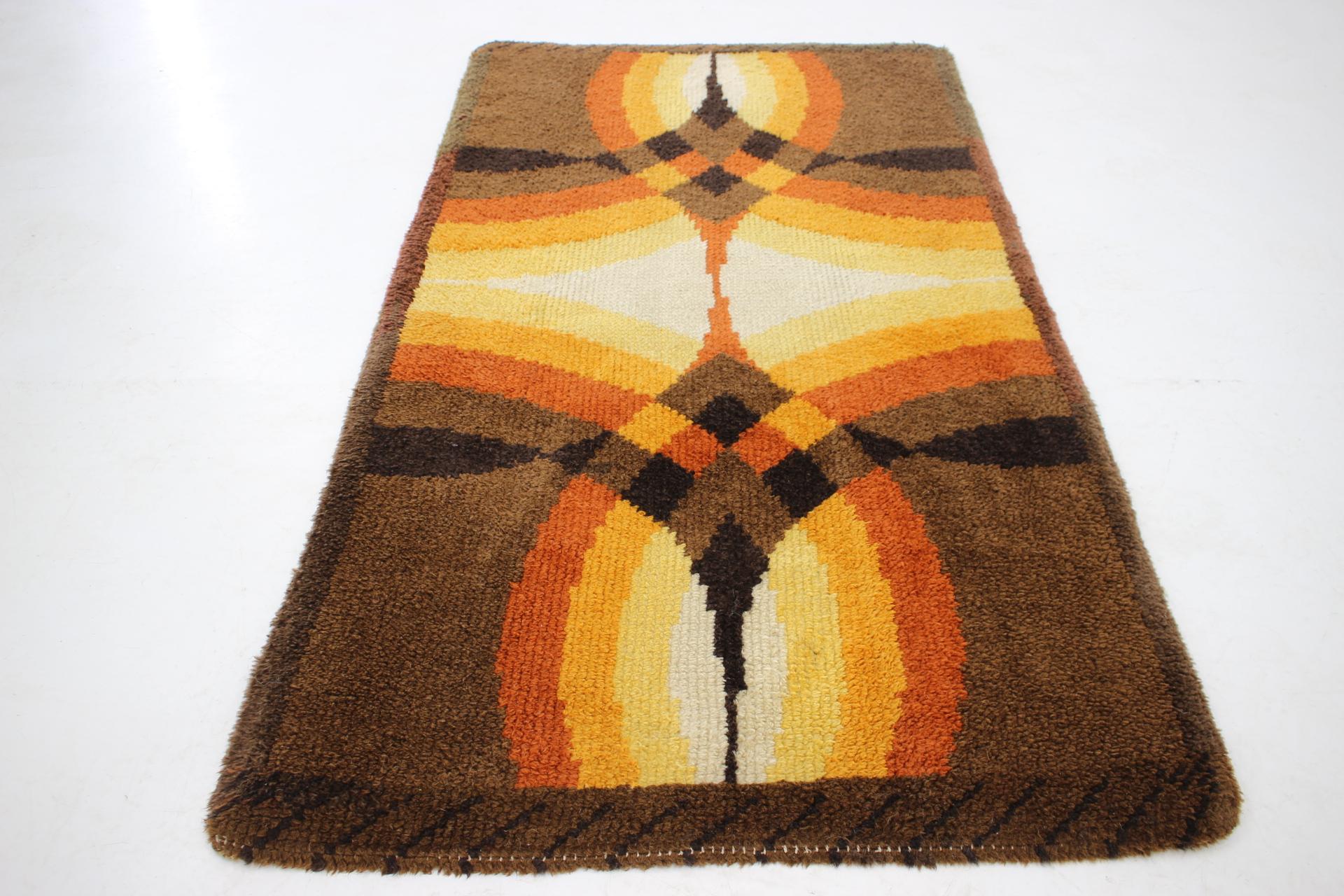 Late 20th Century Small Danish Midcentury Wool Carpet / Rug, 1970s For Sale