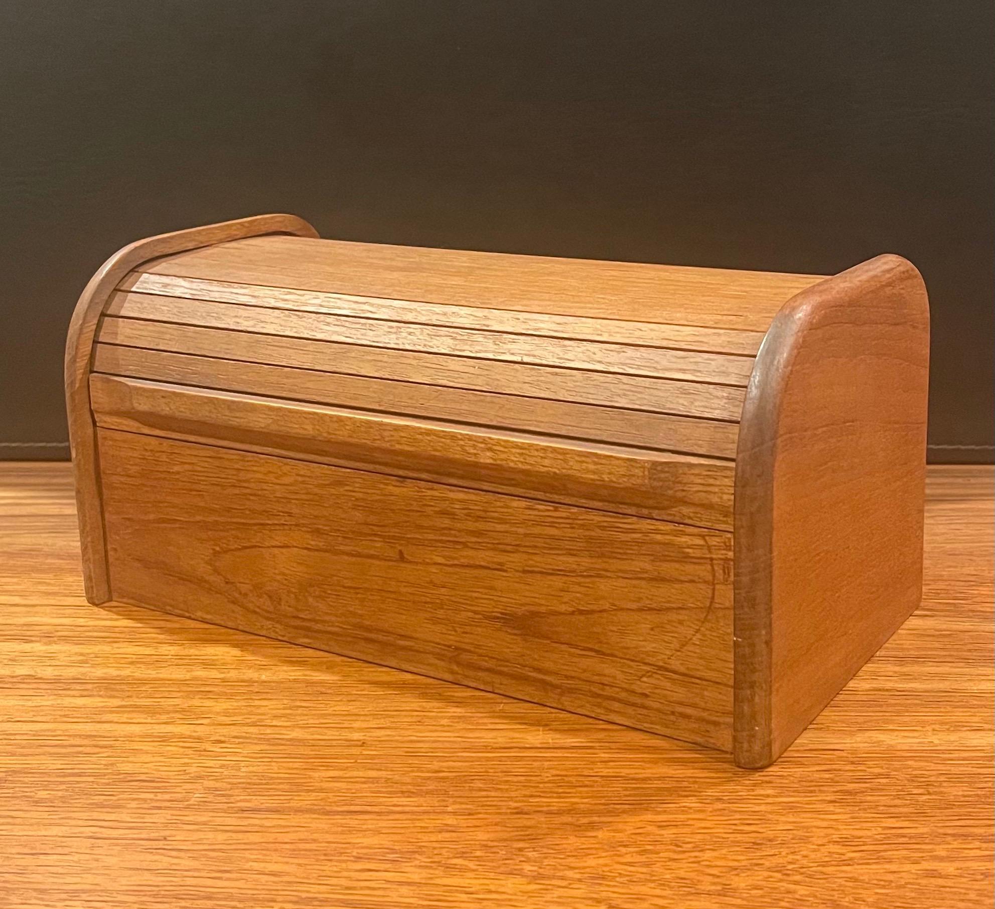 Small Danish modern solid teak tambour door trinket box, circa 1970s. This beautiful well crafted roll top desk box is great for stinkets or storage. The piece is in very good vintage condition and measures 11.5