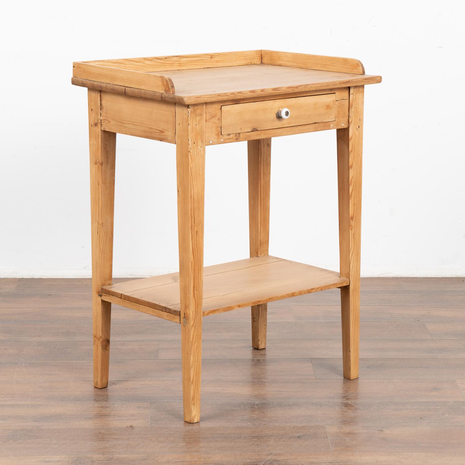 This delightful country pine table with single drawer and raised rim/trim will make a casual side table or nightstand. 
This table has been restored, the drawer function with pull and it is ready to be used and enjoyed.
All scratches, cracks, dings,