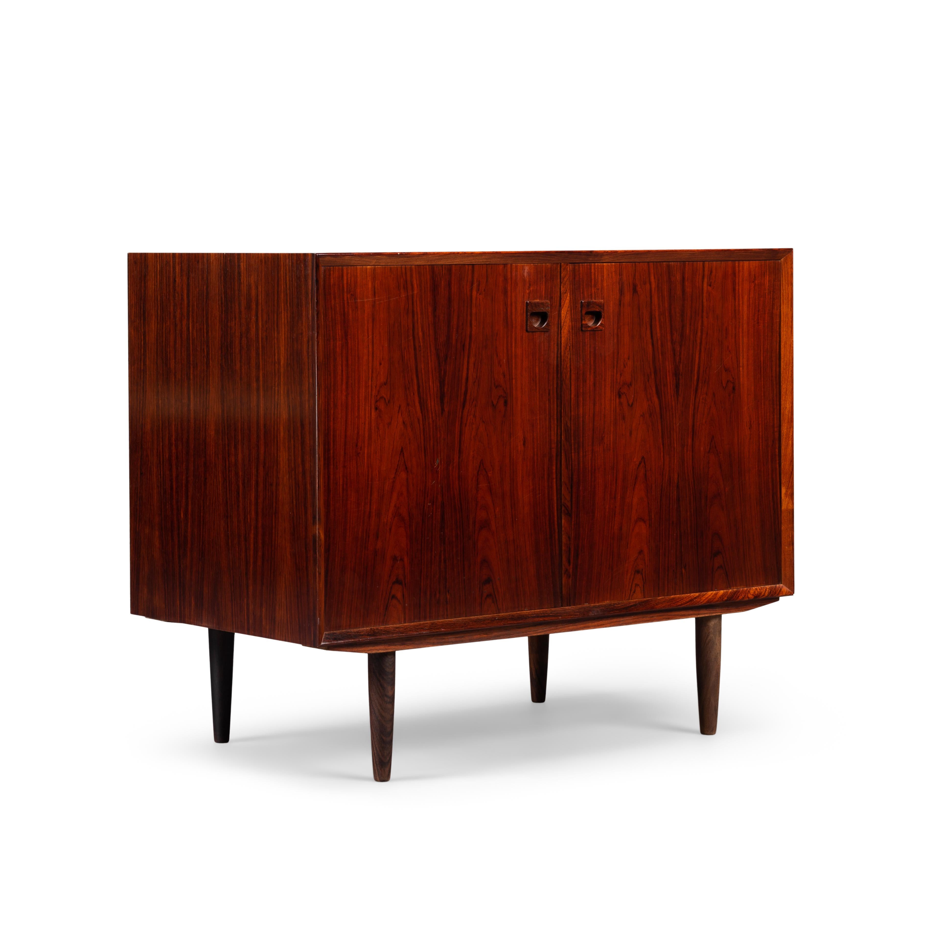 Two-door 'Tight Fit' rosewood sideboard designed by E. Brouer and manufactured by Brouer Møbelfabrik. An eyecatcher in every hallway, study or living! This sideboard has two doors, each opening up to one segment. Behind each door is a height
